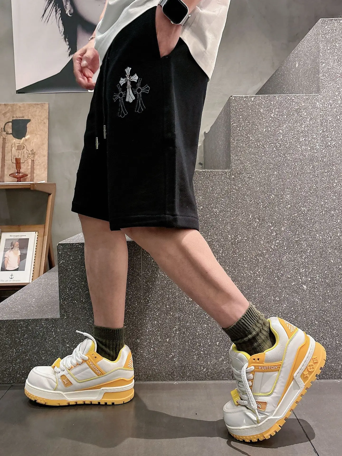 Cross Patch Embroidered Cotton Shorts D21012445 — view 6