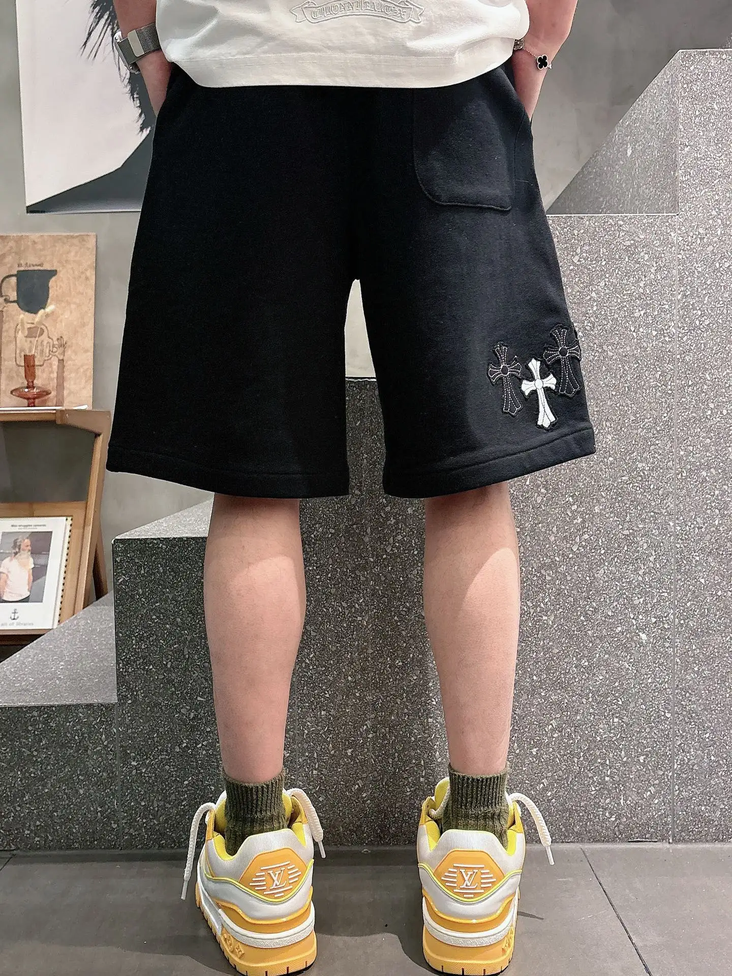 Cross Patch Embroidered Cotton Shorts D21012445 — view 7