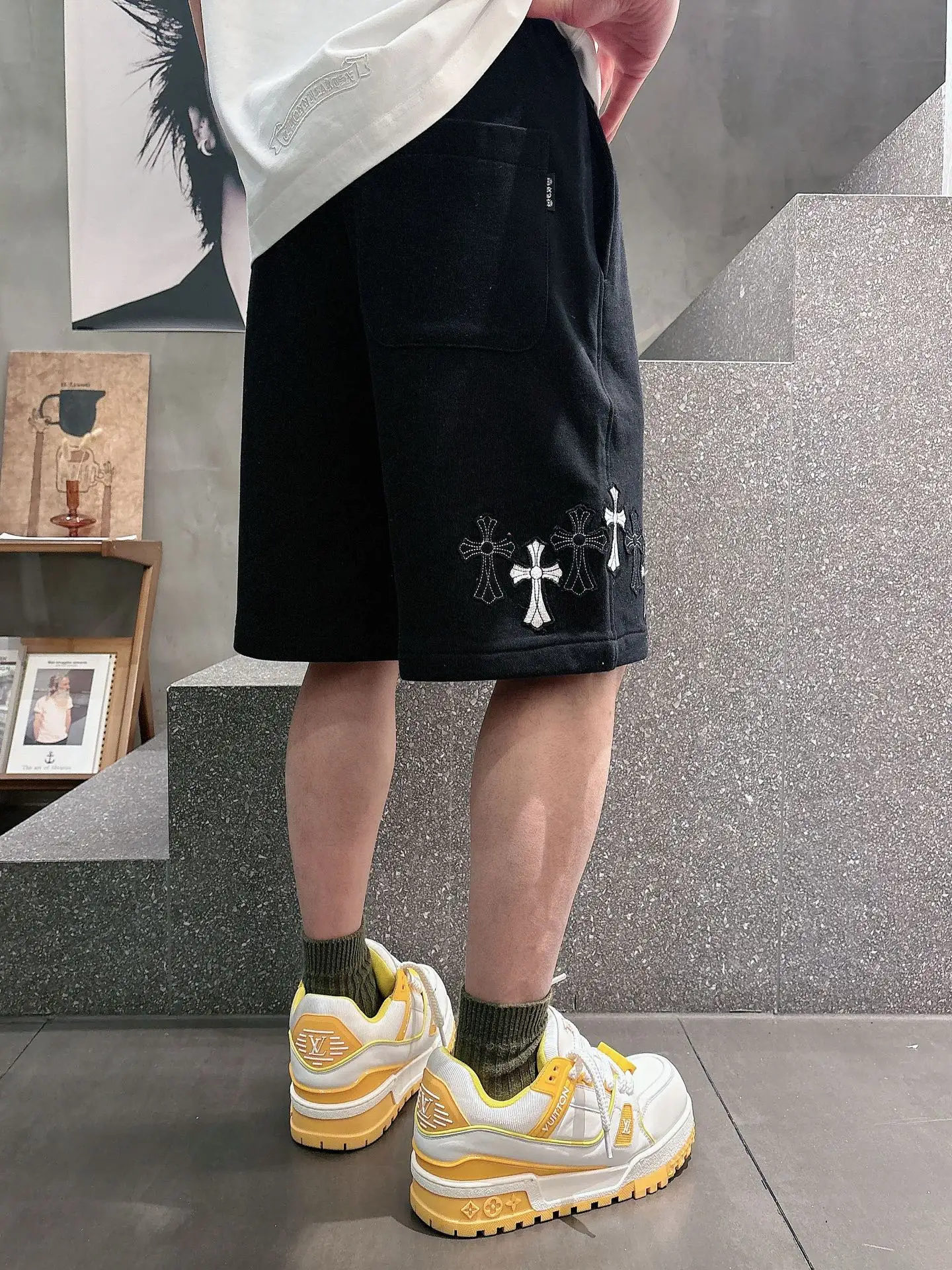 Cross Patch Embroidered Cotton Shorts D21012445 — view 8