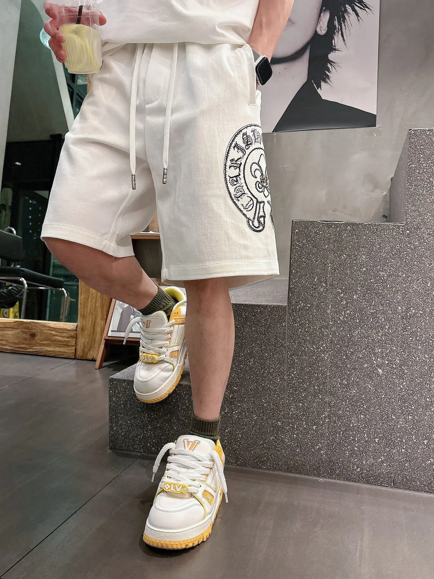 Logo Embroidered Drawstring Shorts D20012452 — view 2