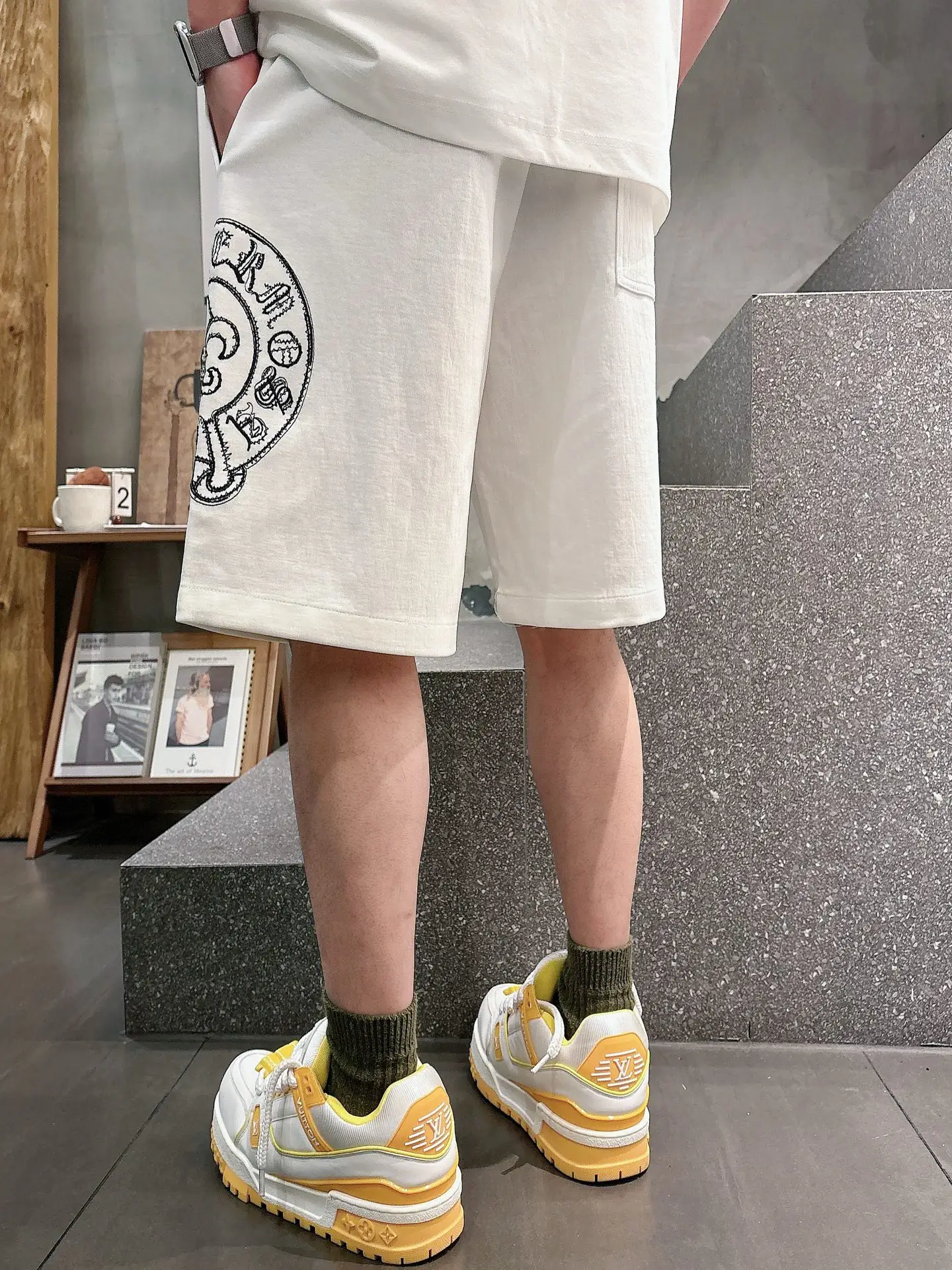 Logo Embroidered Drawstring Shorts D20012452 — view 3