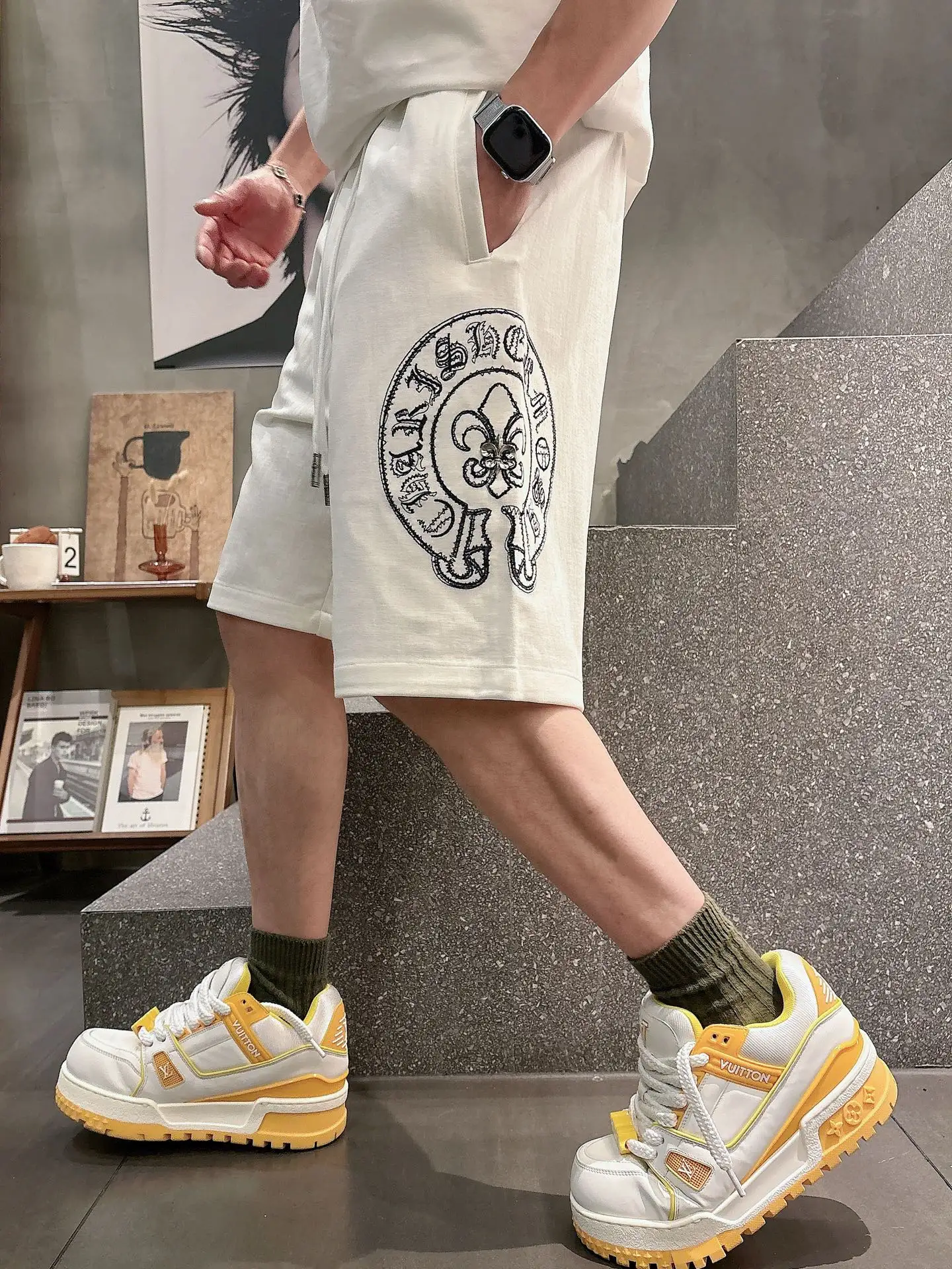 Logo Embroidered Drawstring Shorts D20012452 — view 4