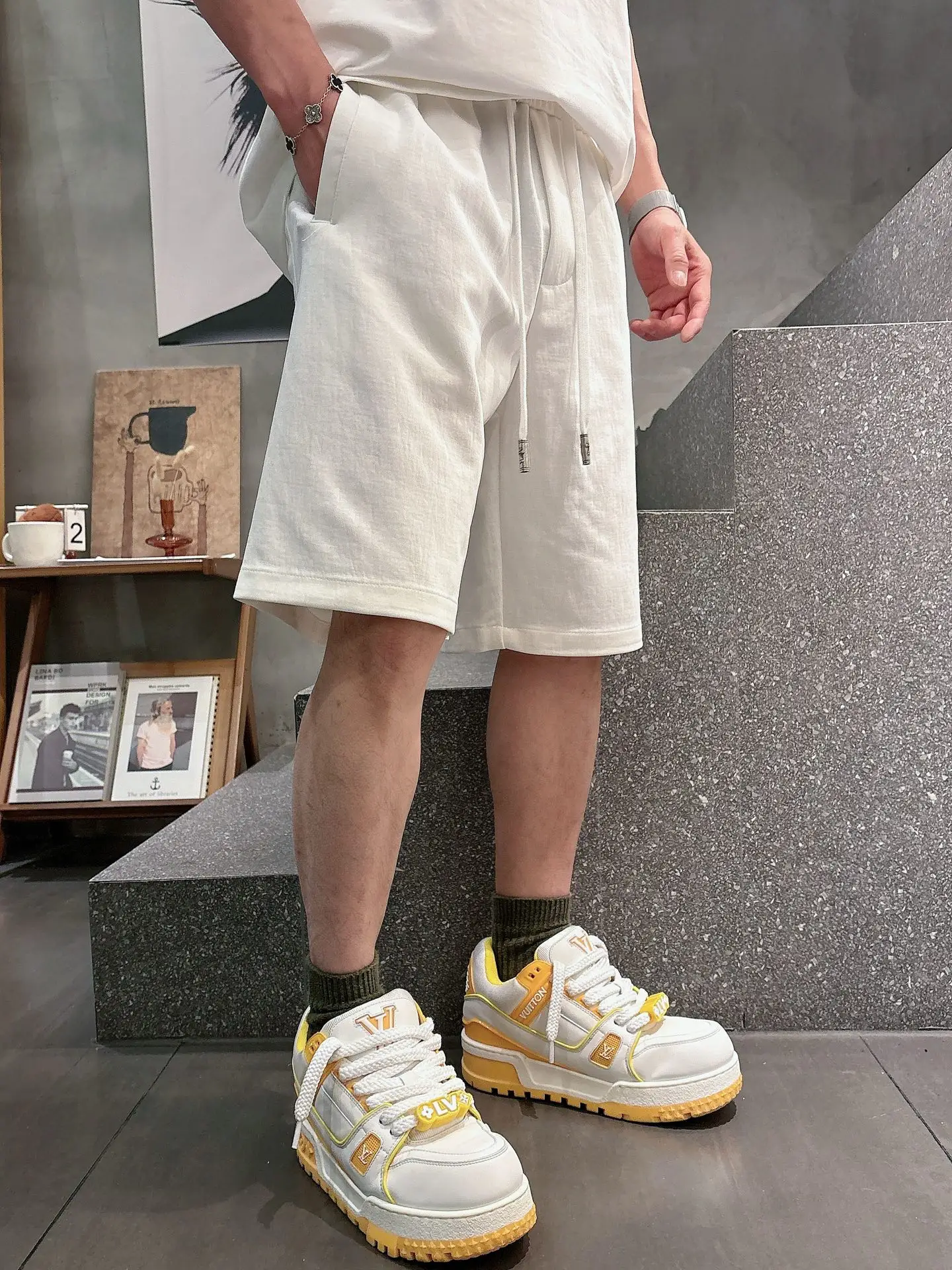 Logo Embroidered Drawstring Shorts D20012452 — view 5