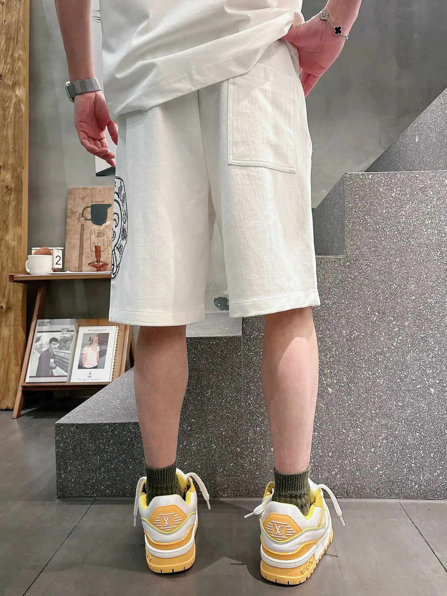 Logo Embroidered Drawstring Shorts D20012452 — view 7