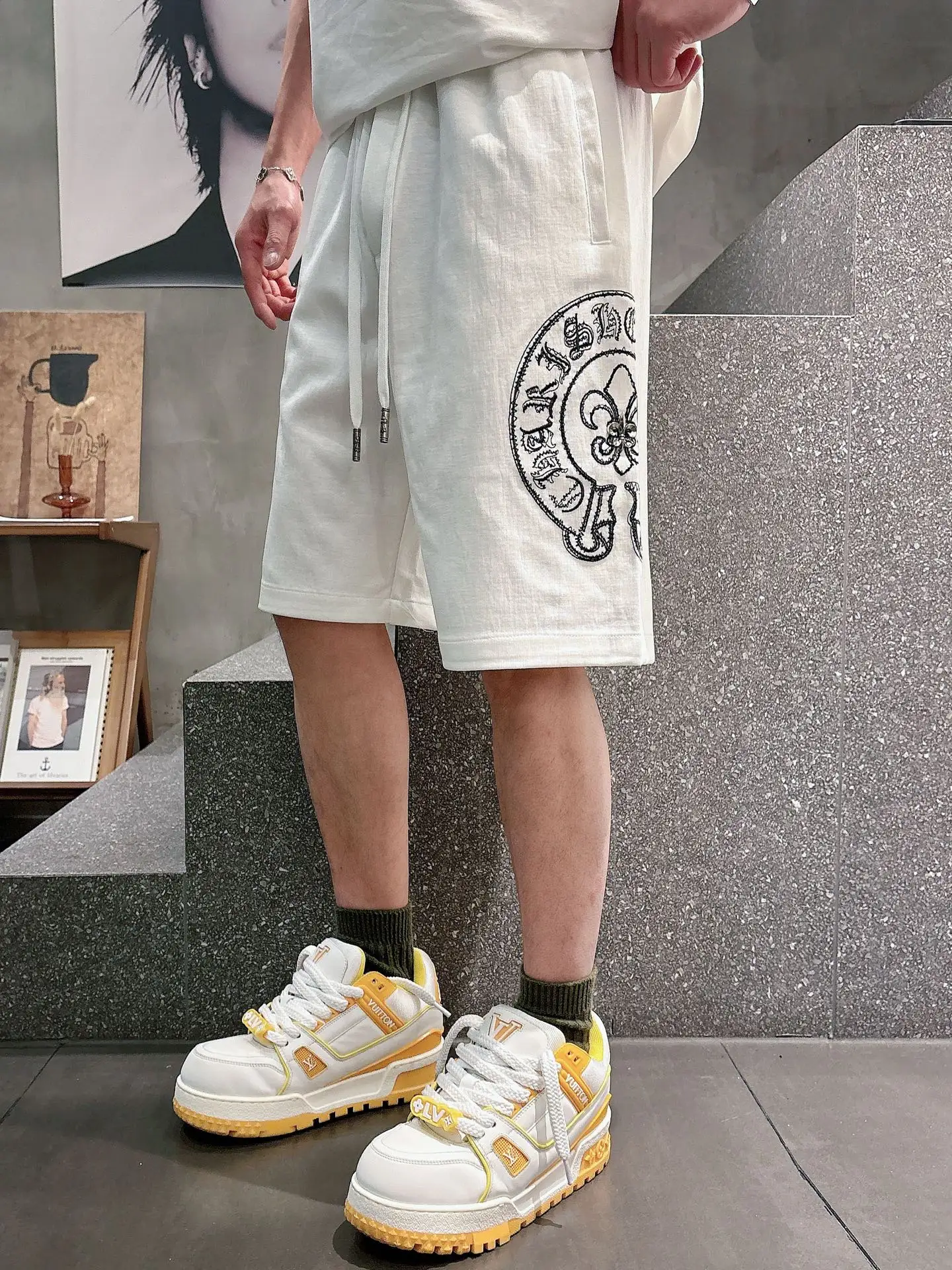 Logo Embroidered Drawstring Shorts D20012452 — view 8