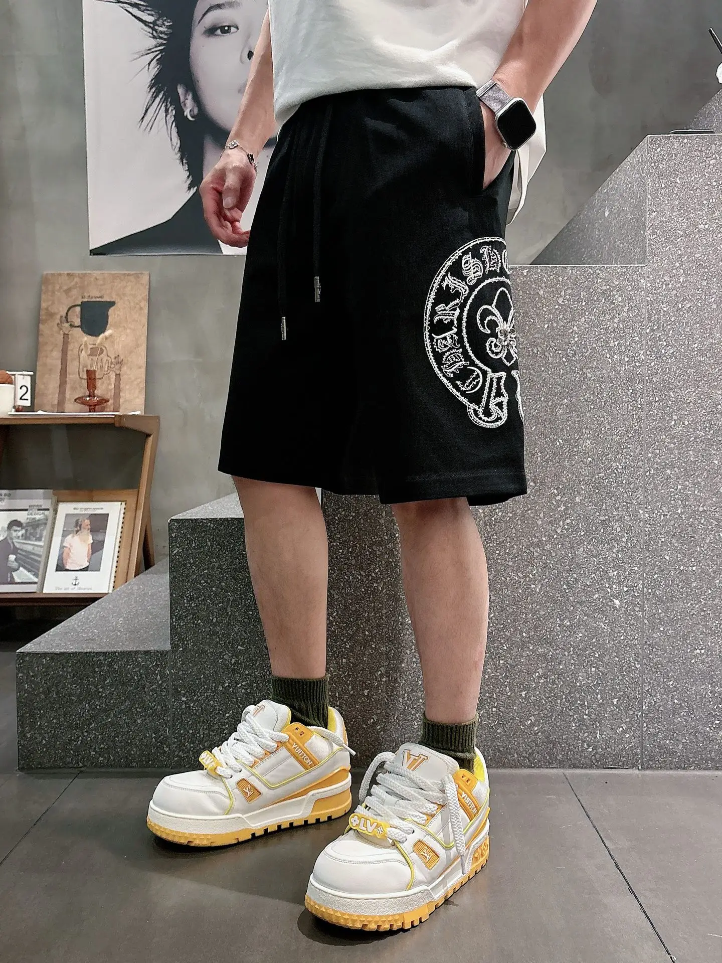 Logo-Embroidered Drawstring Cotton Shorts D20012453 — view 2
