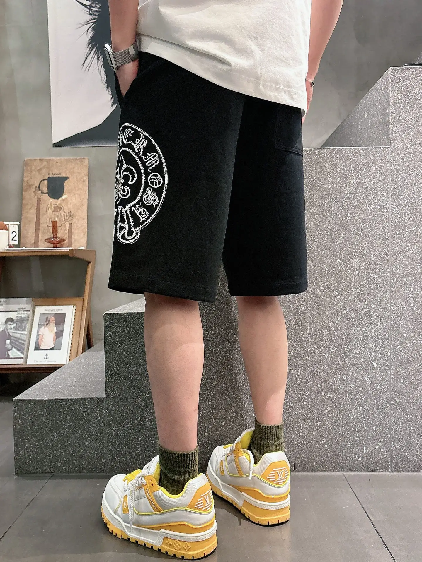 Logo-Embroidered Drawstring Cotton Shorts D20012453 — view 3