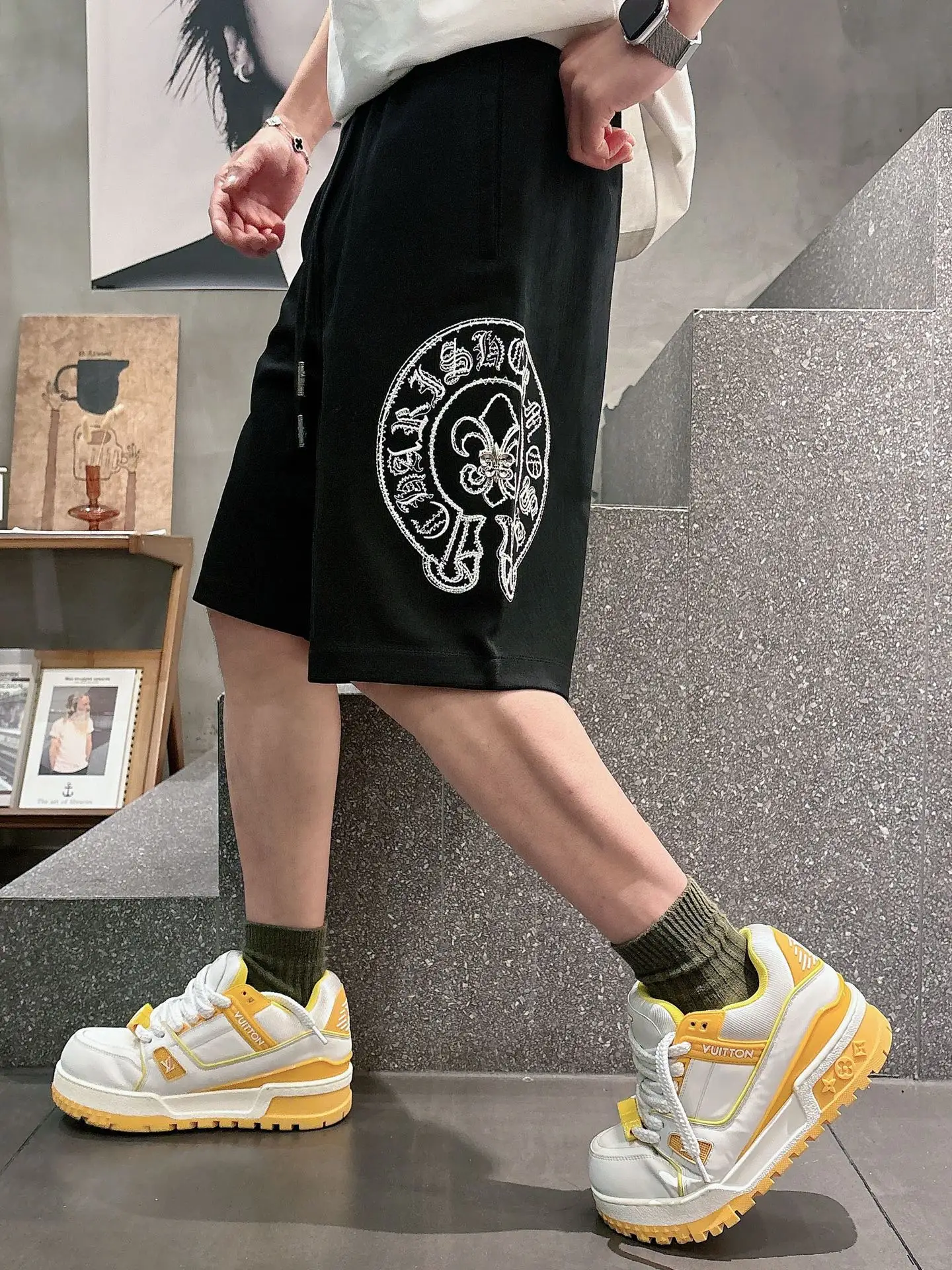 Logo-Embroidered Drawstring Cotton Shorts D20012453 — view 4