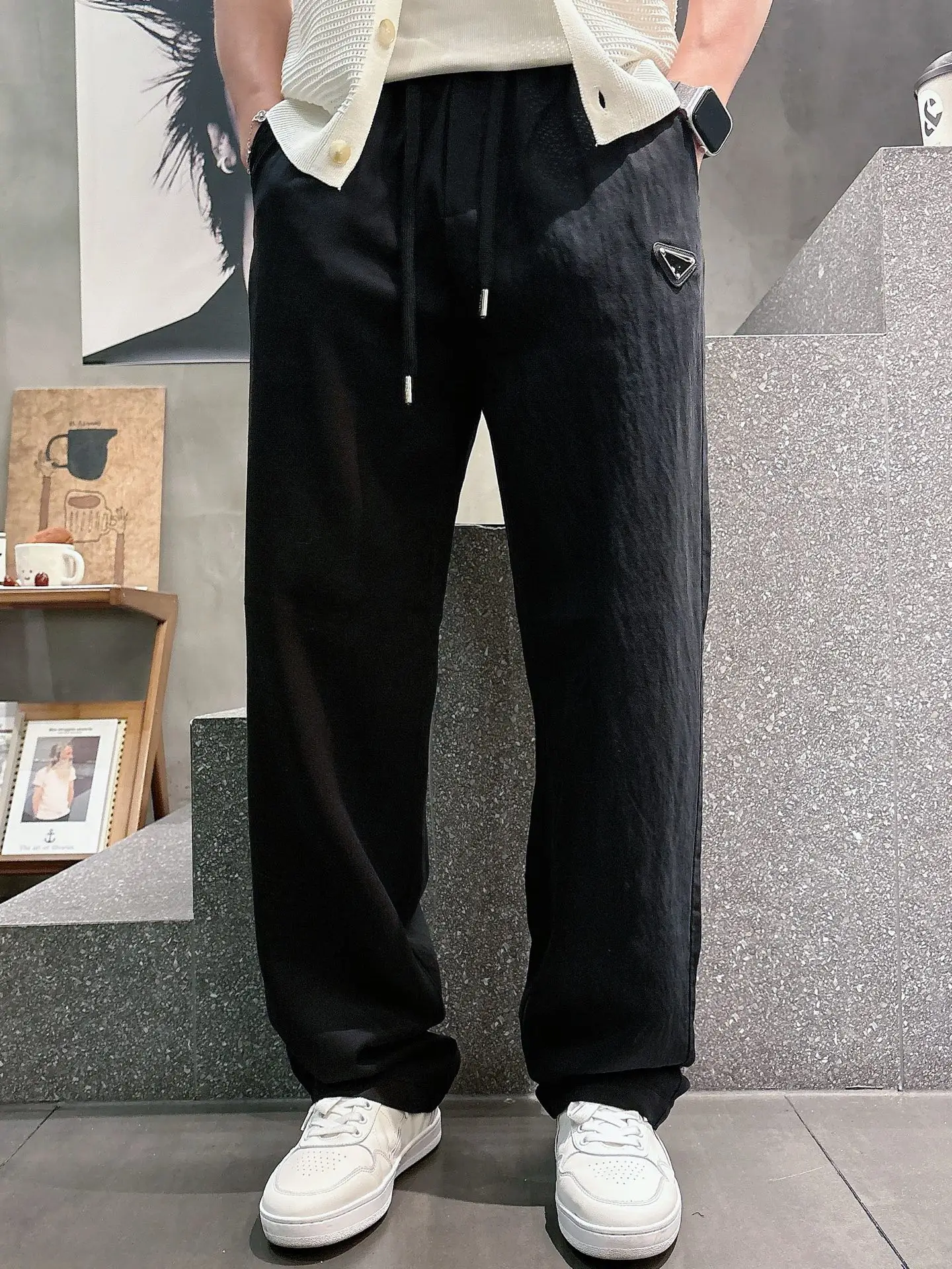 Logo-Patch Straight-Leg Casual Trousers D23012396