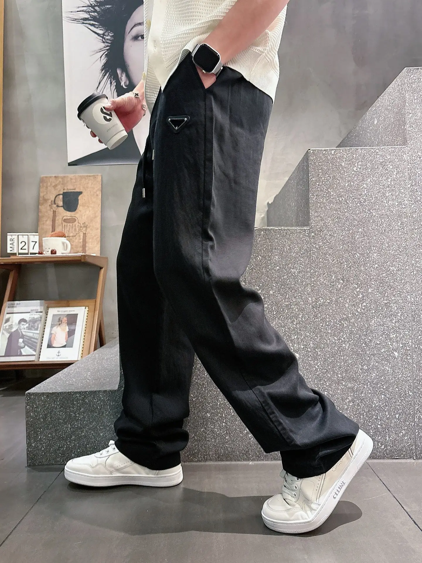 Logo-Patch Straight-Leg Casual Trousers D23012396 — view 2