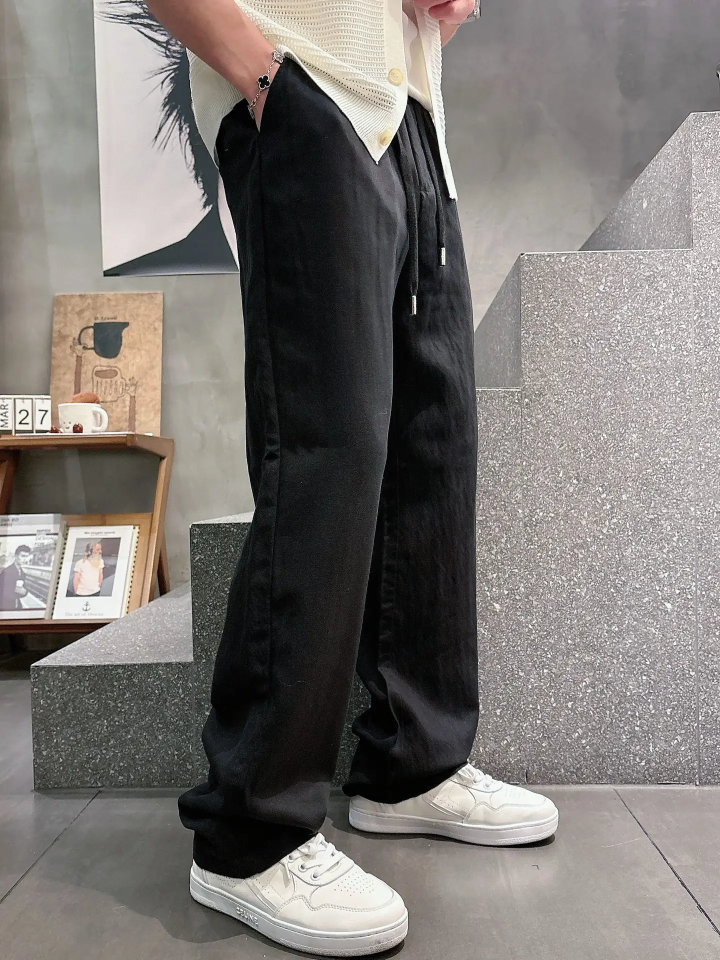 Logo-Patch Straight-Leg Casual Trousers D23012396 — view 3