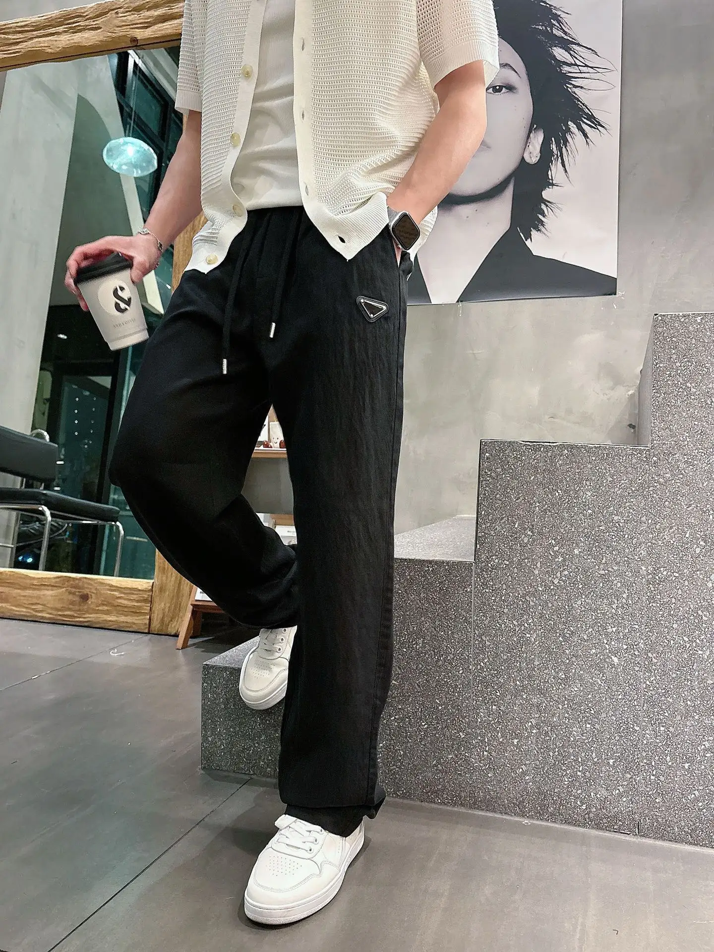 Logo-Patch Straight-Leg Casual Trousers D23012396 — view 4