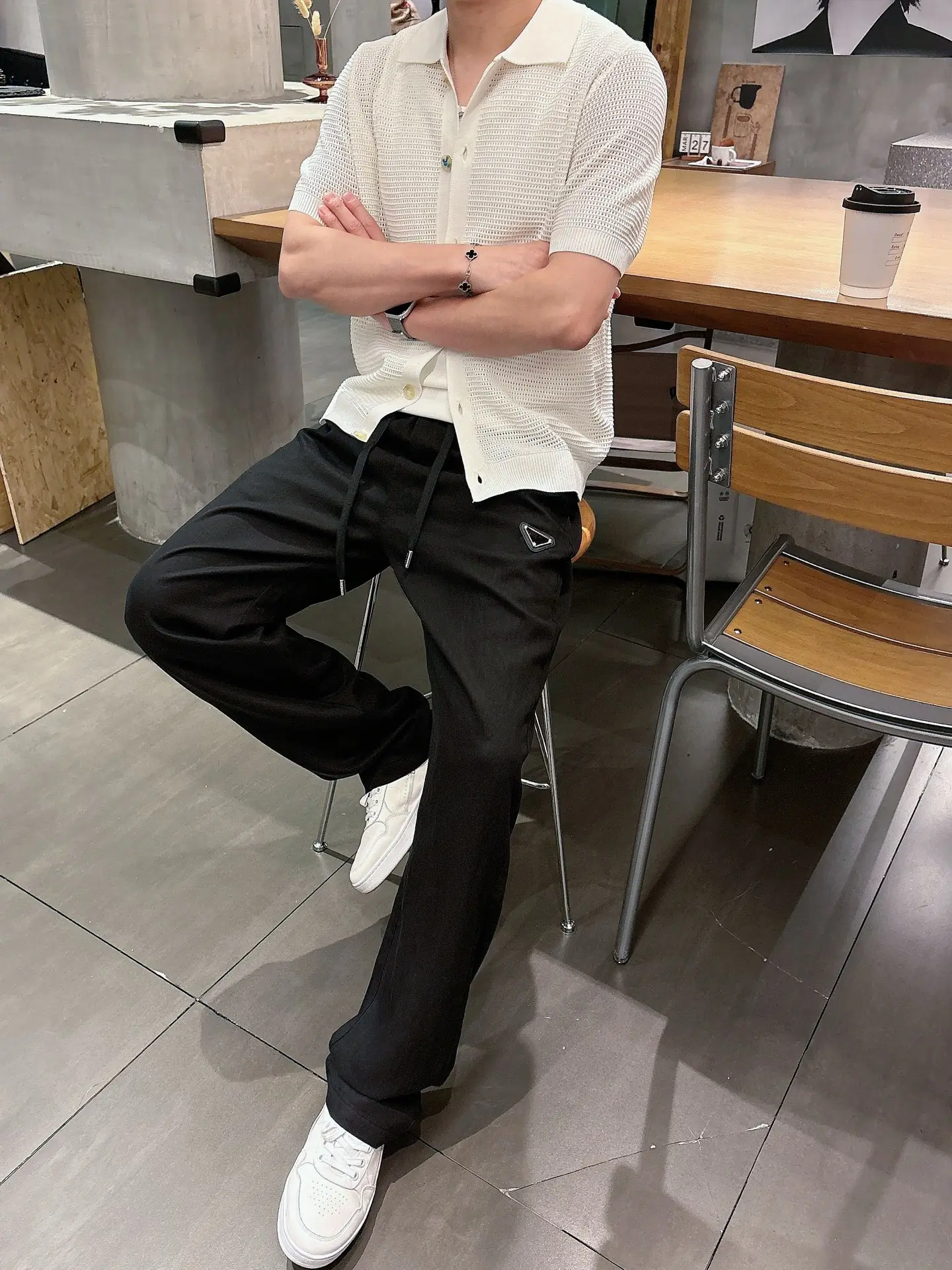 Logo-Patch Straight-Leg Casual Trousers D23012396 — view 8