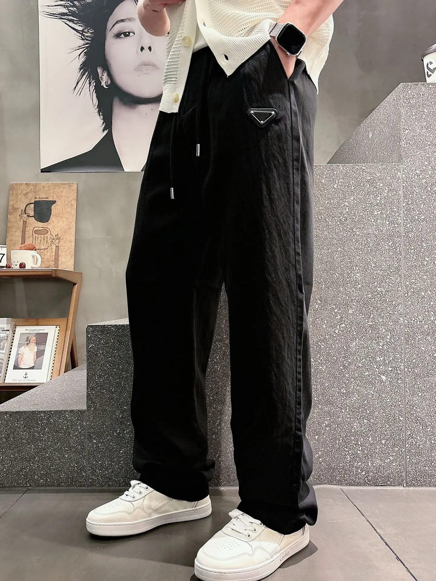 Logo-Patch Straight-Leg Casual Trousers D23012396 — view 9