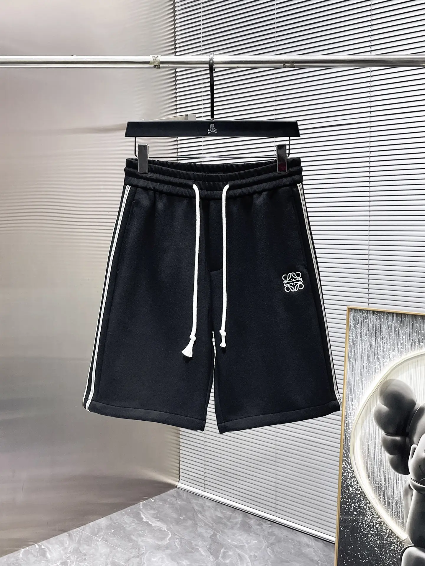 Embroidered Logo Drawstring Shorts D20512437