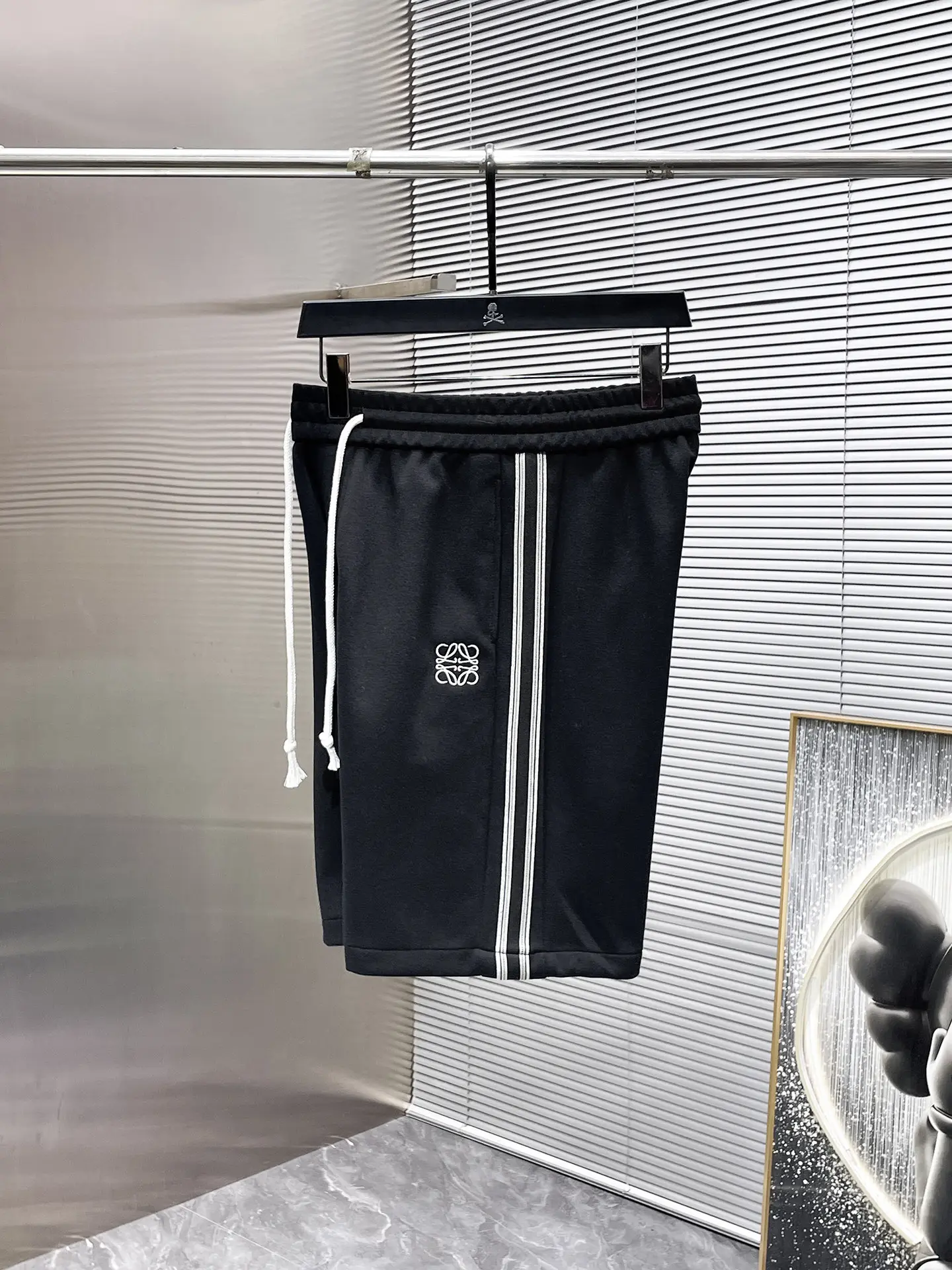 Embroidered Logo Drawstring Shorts D20512437 — view 3