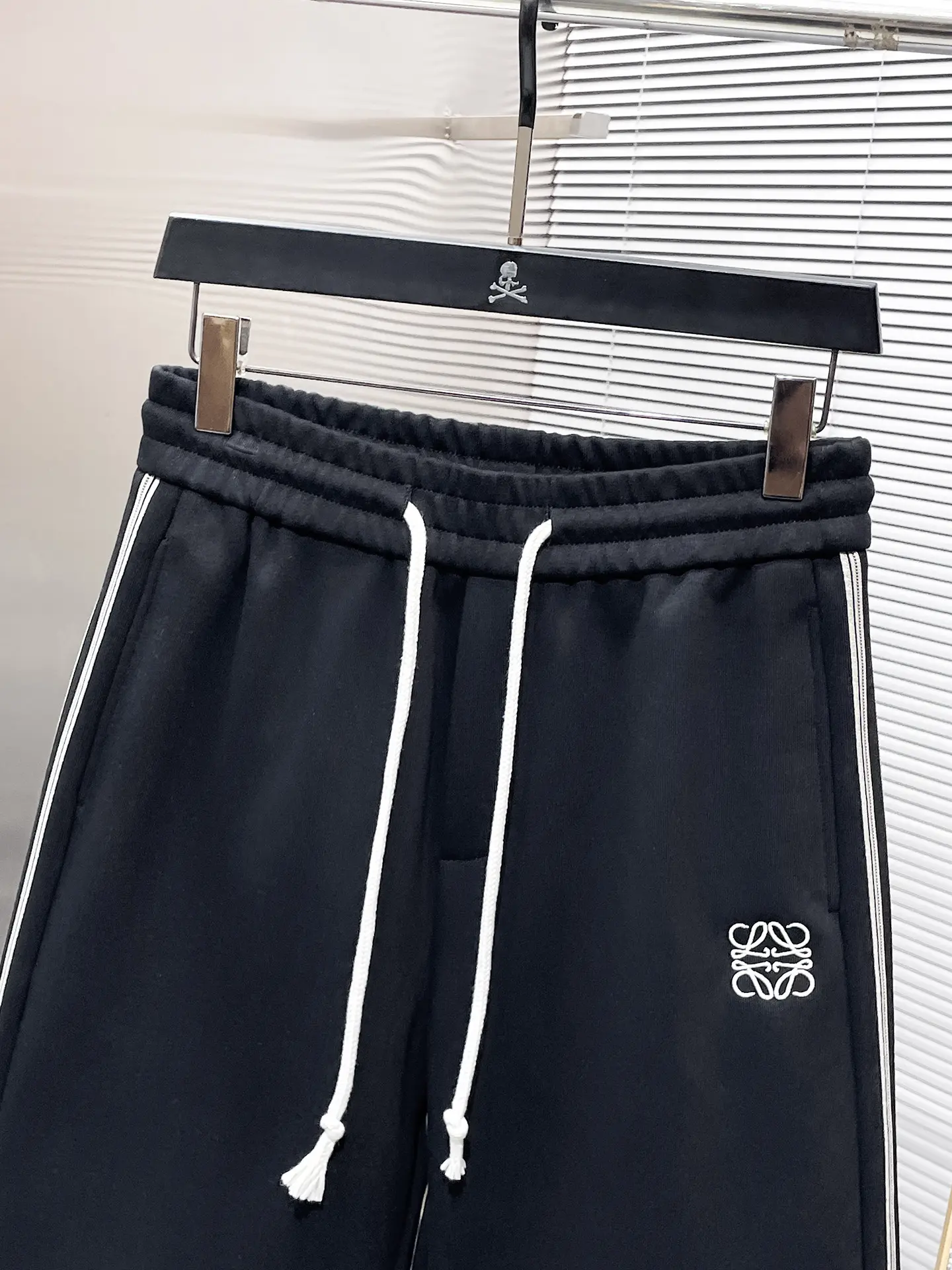 Embroidered Logo Drawstring Shorts D20512437 — view 4