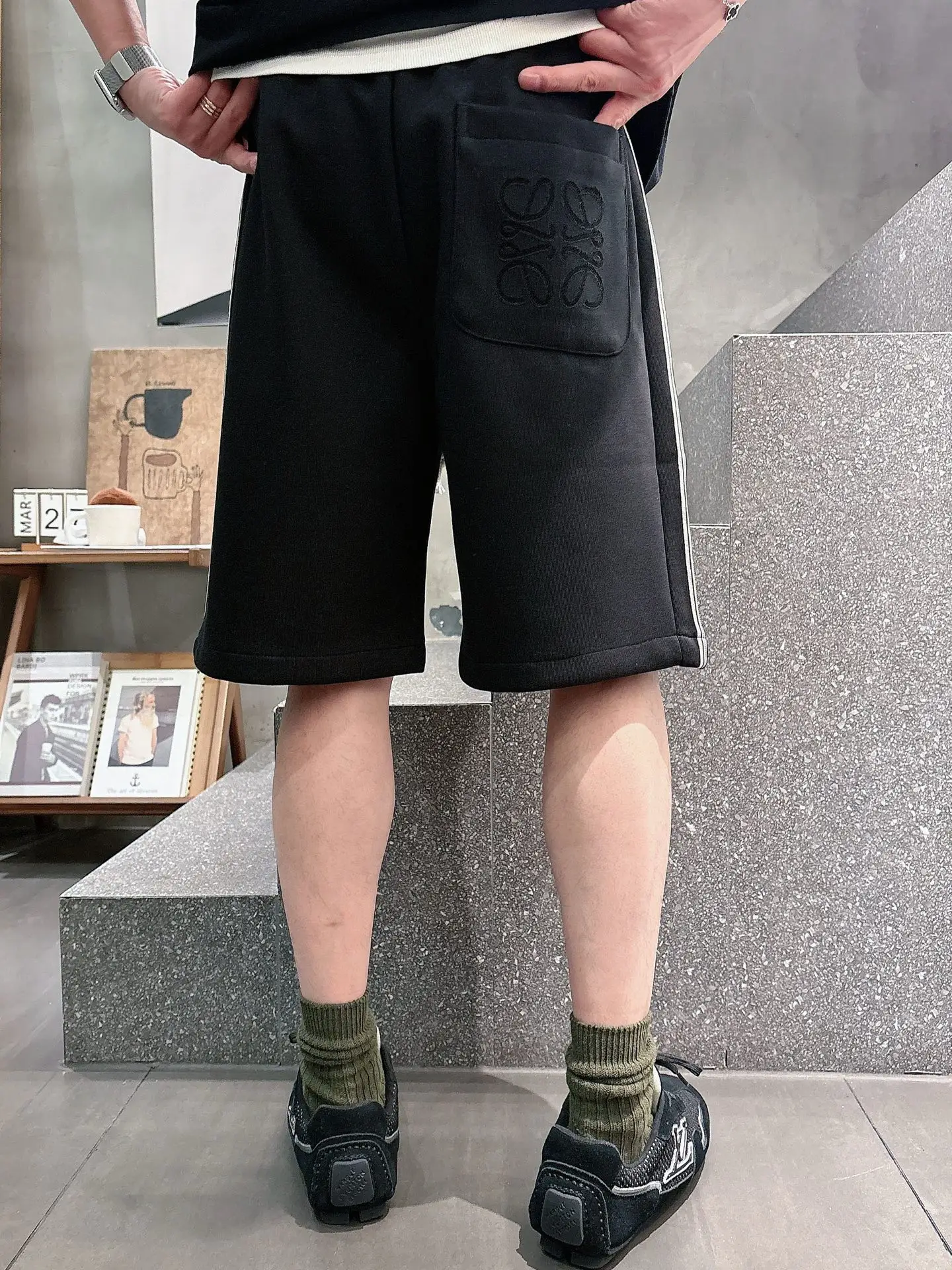 Logo Embroidered Drawstring Shorts D20512459 — view 3
