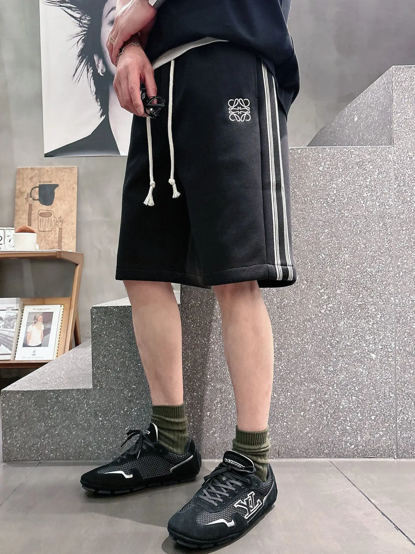 Logo Embroidered Drawstring Shorts D20512459 — view 6