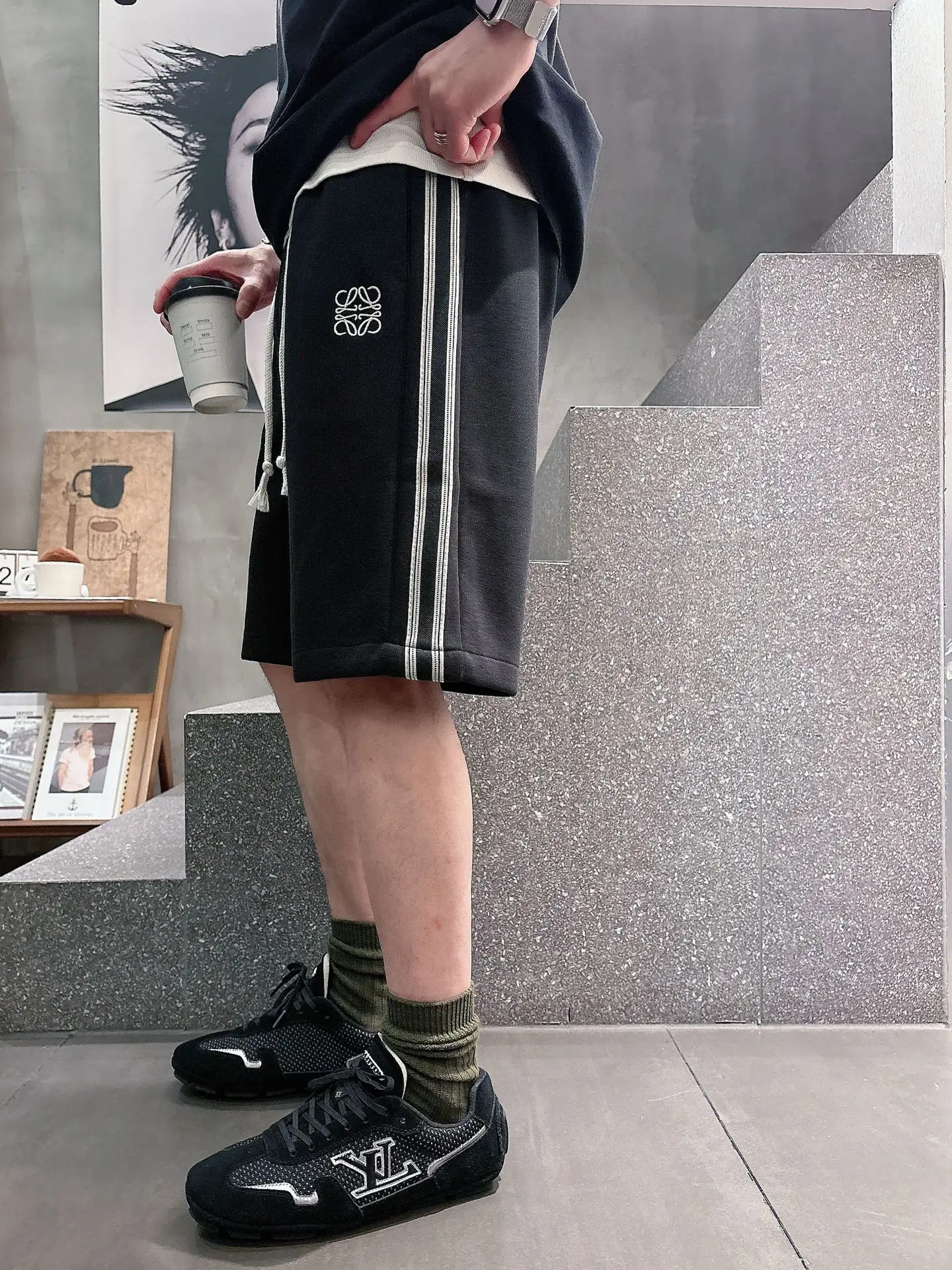 Logo Embroidered Drawstring Shorts D20512459 — view 7