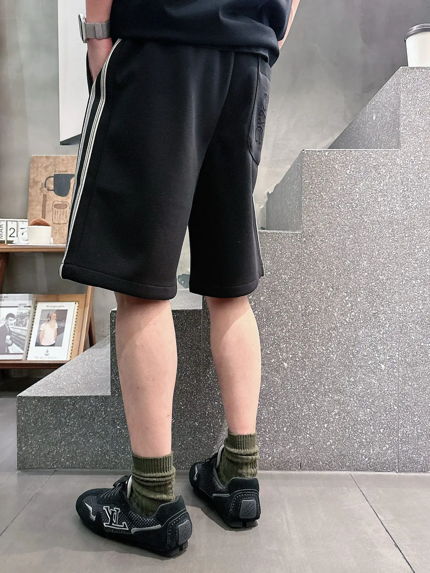Logo Embroidered Drawstring Shorts D20512459 — view 8