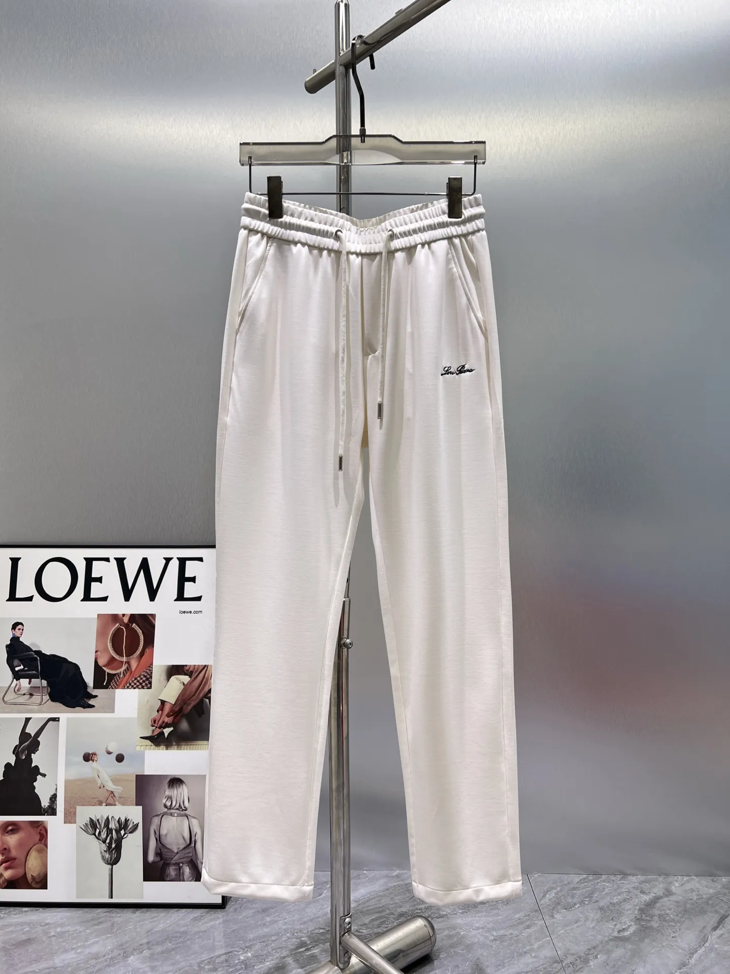 Embroidered Logo Drawstring Sweatpants D22512355