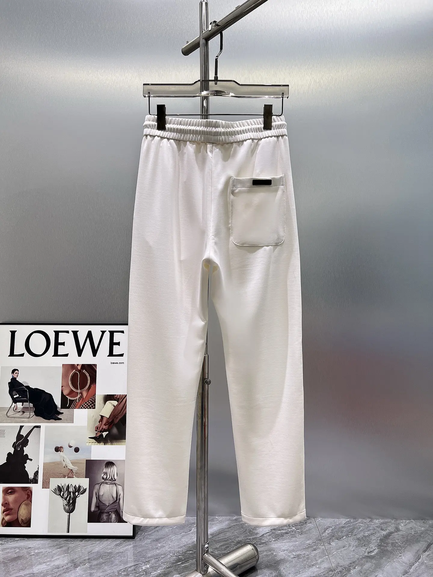 Embroidered Logo Drawstring Sweatpants D22512355 — view 2