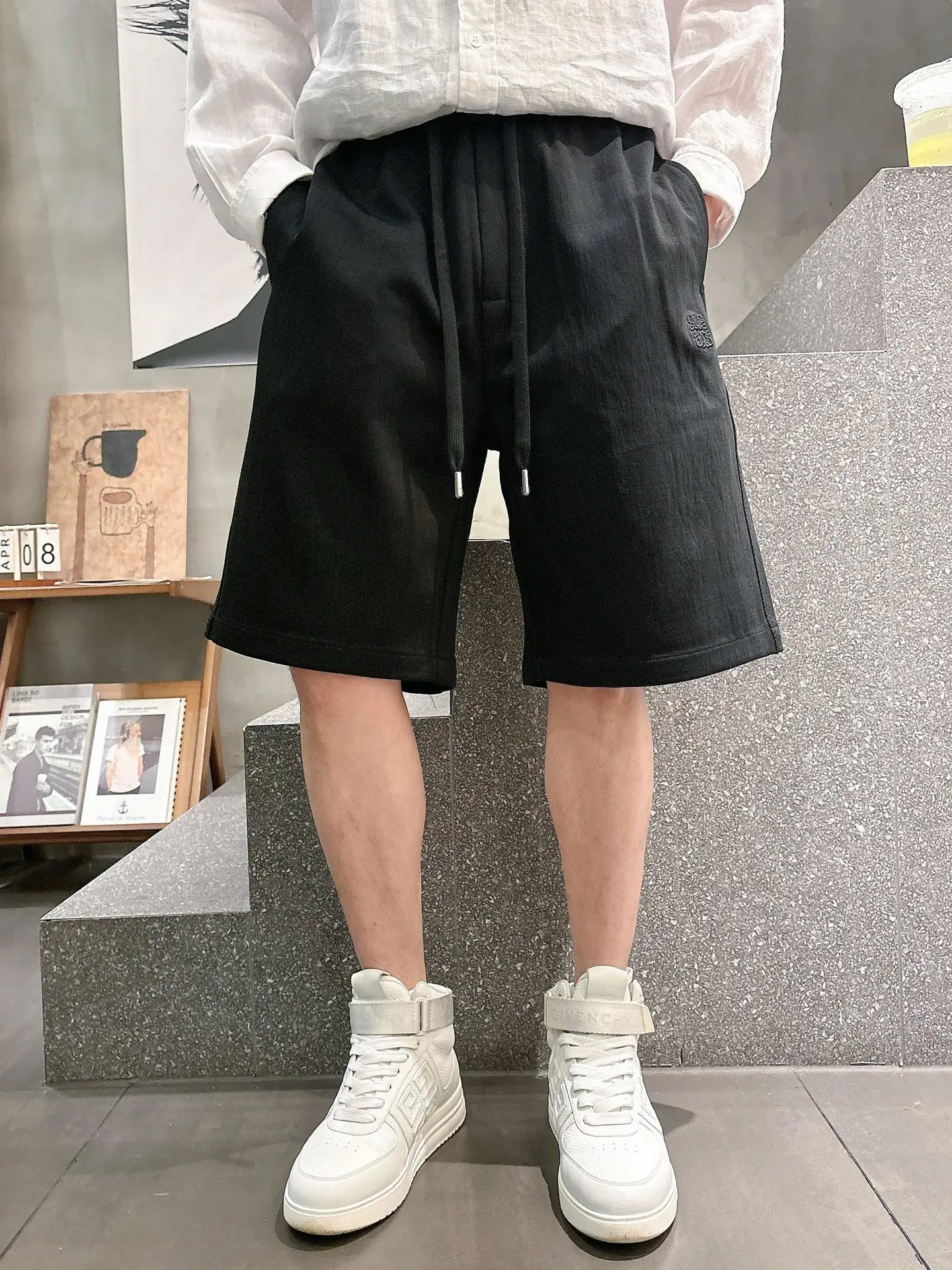 Embroidered Logo Drawstring Shorts D17011437