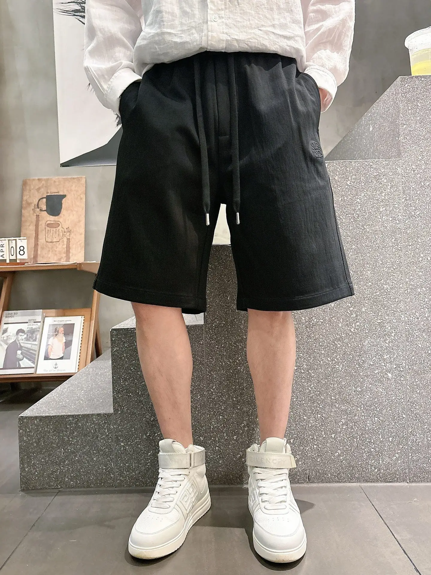 Embroidered Logo Drawstring Shorts D17011437