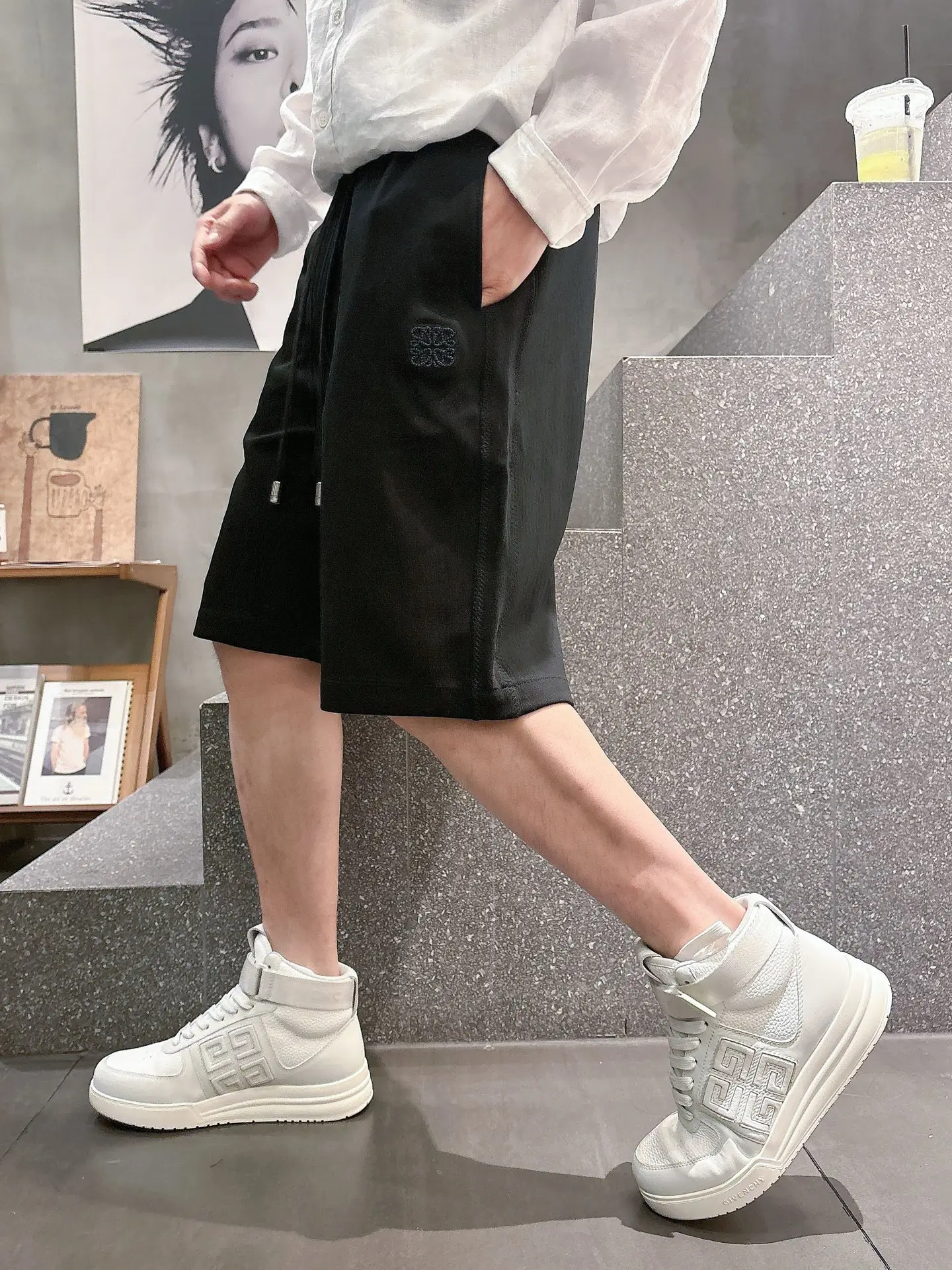 Embroidered Logo Drawstring Shorts D17011437 — view 4