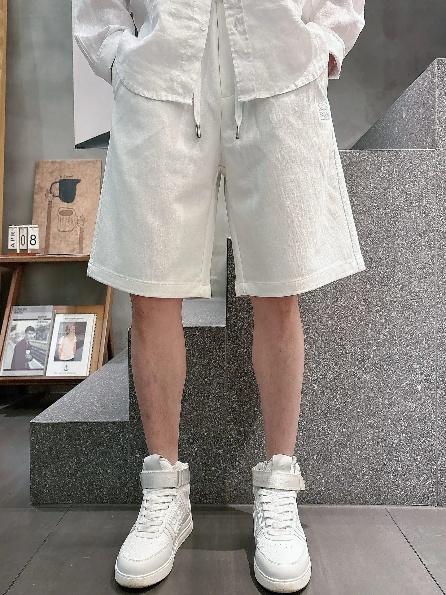 Embroidered Logo Drawstring Shorts D17011436
