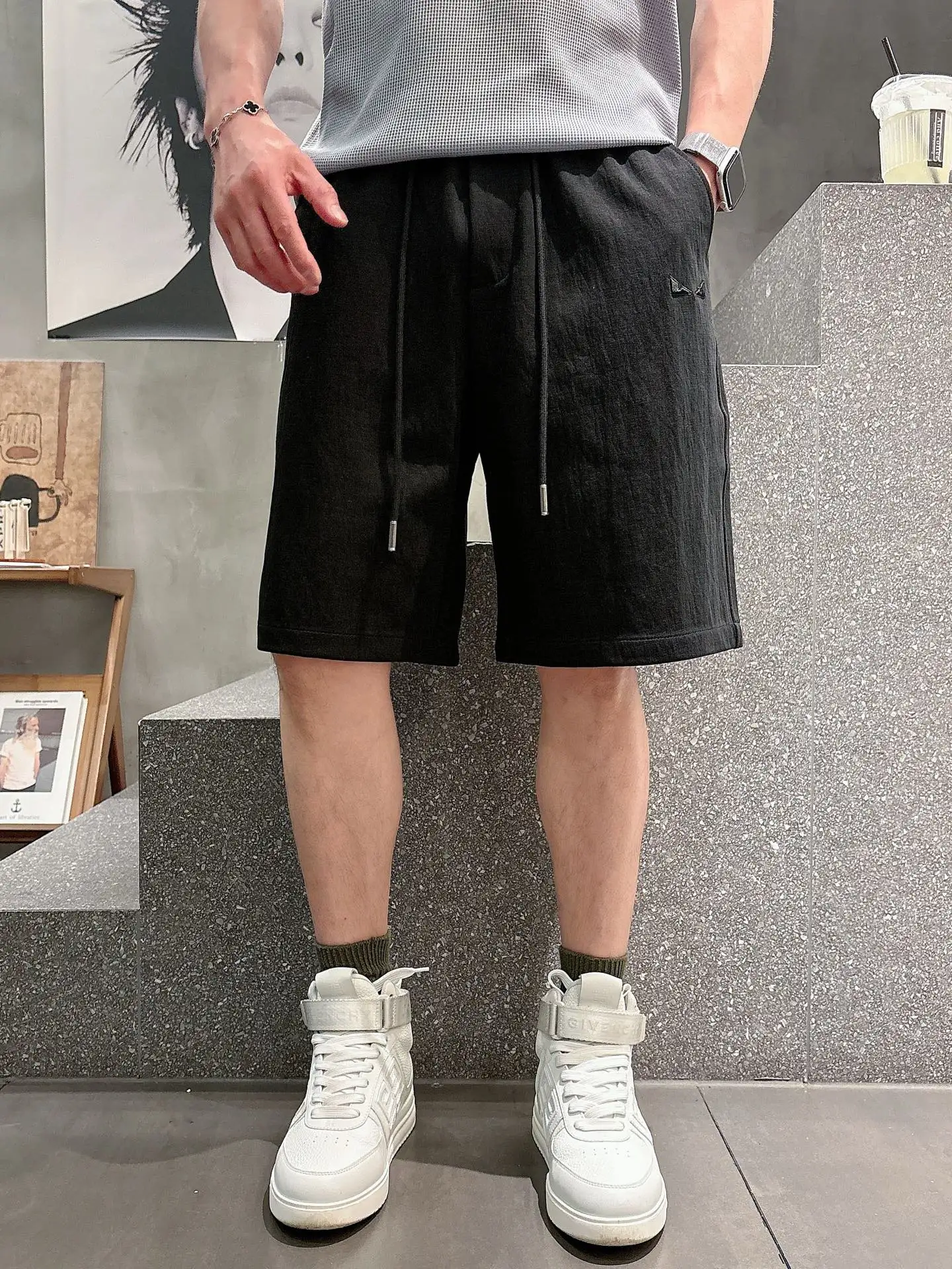 Embossed Logo Casual Shorts D17011431