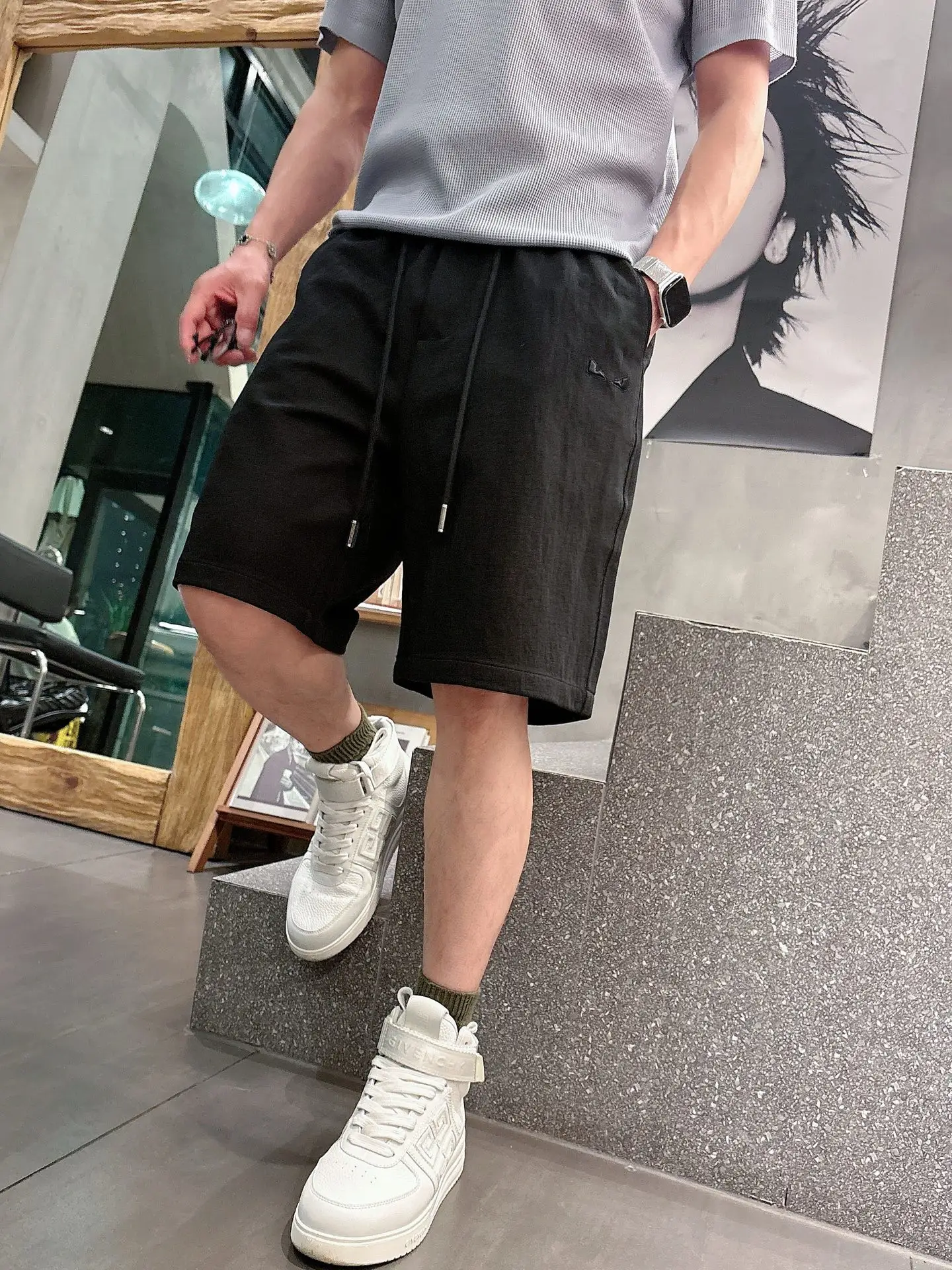 Embossed Logo Casual Shorts D17011431 — view 4