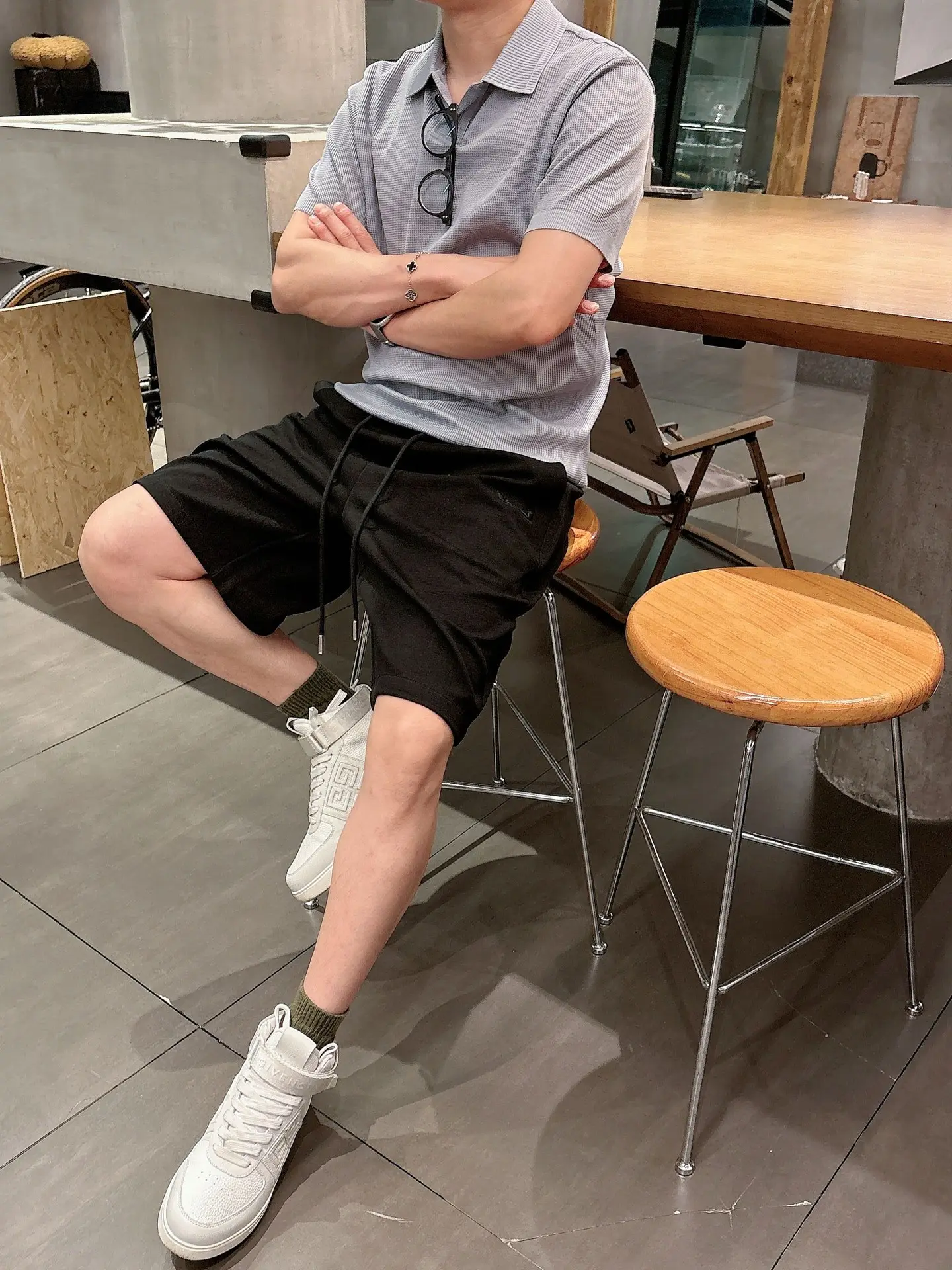 Embossed Logo Casual Shorts D17011431 — view 5
