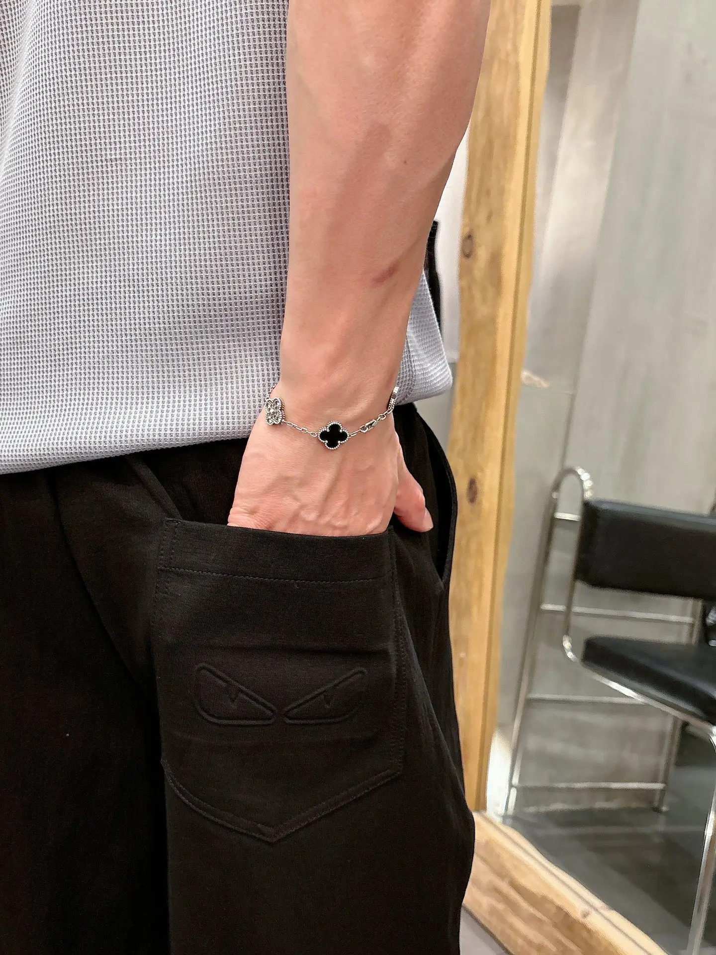 Embossed Logo Casual Shorts D17011431 — view 9