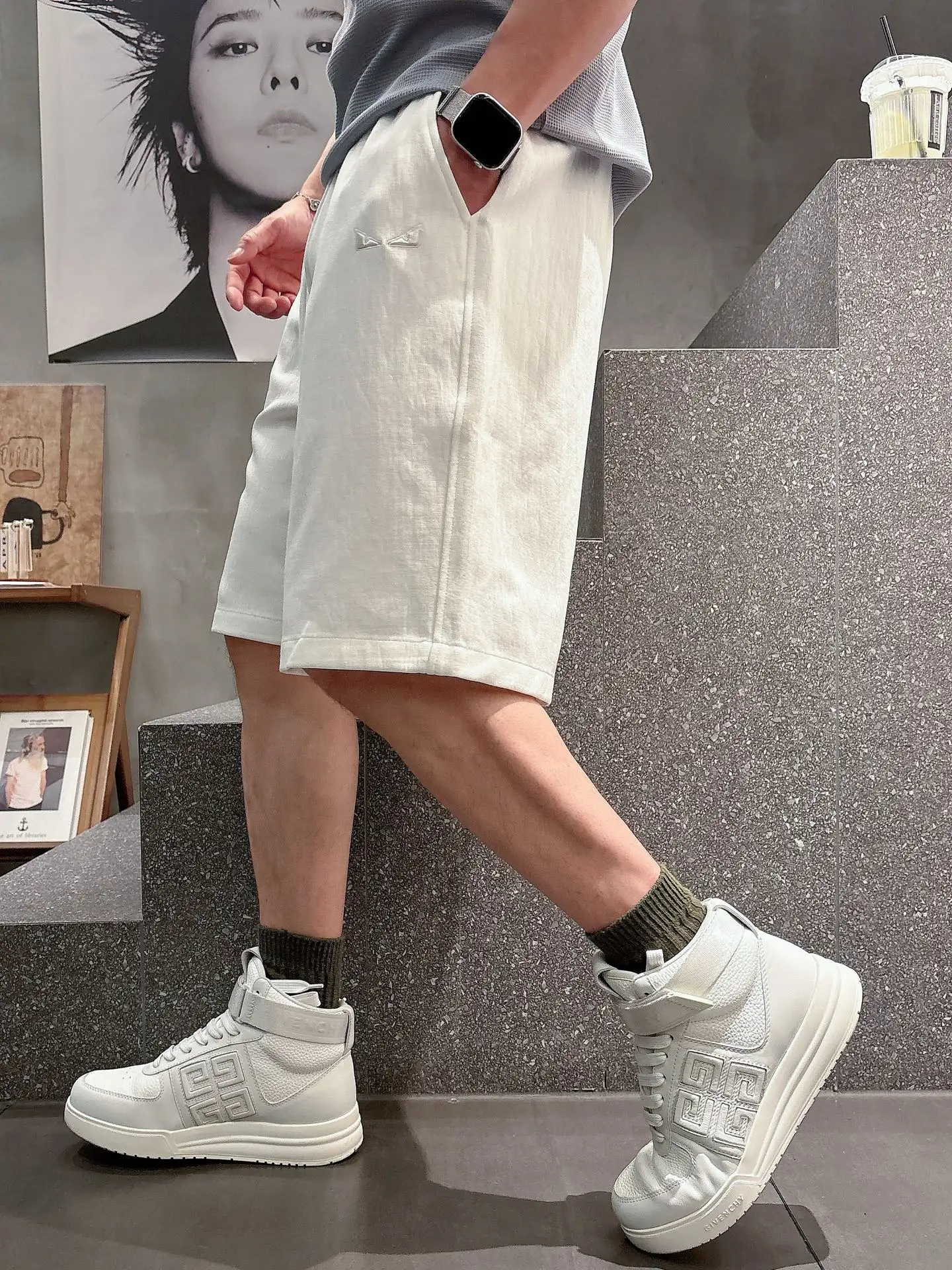 Embroidered Logo Casual Shorts D17011430 — view 2
