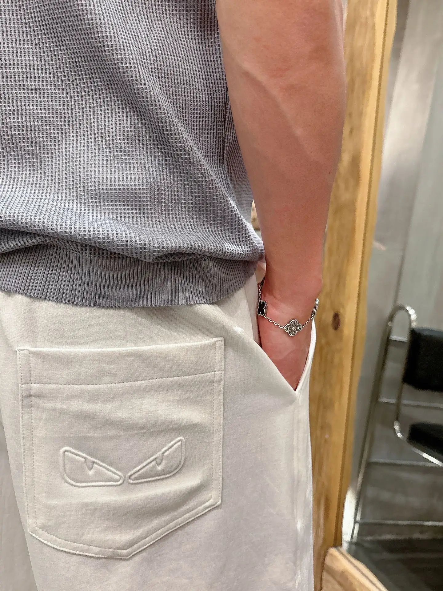Embroidered Logo Casual Shorts D17011430 — view 9