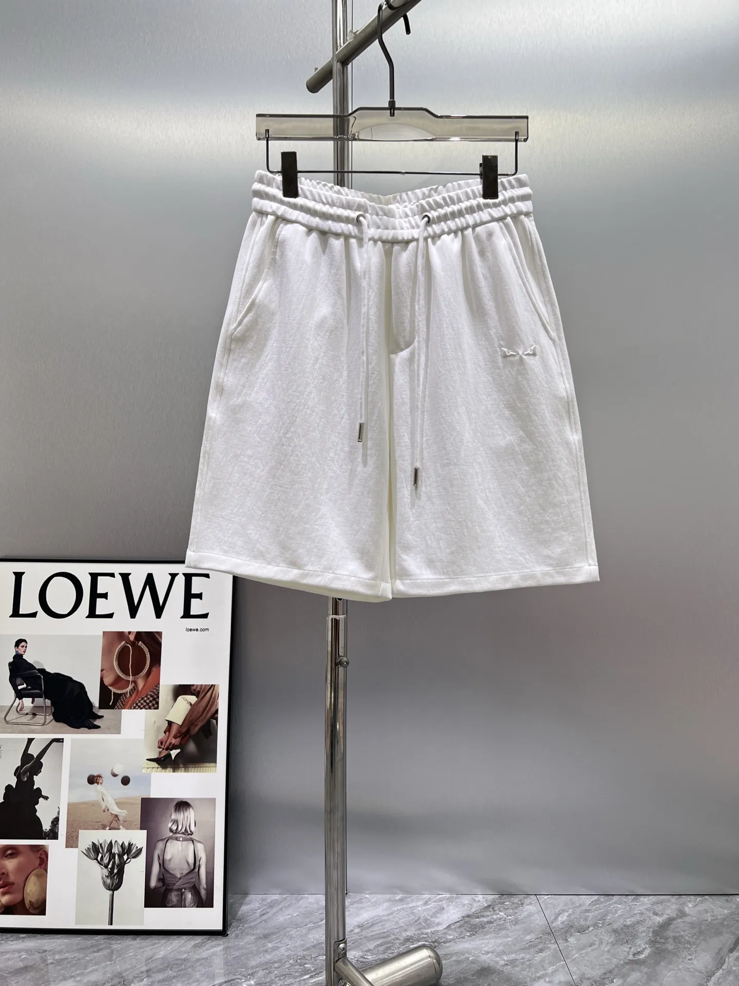 Embroidered Logo Drawstring Shorts D20012406