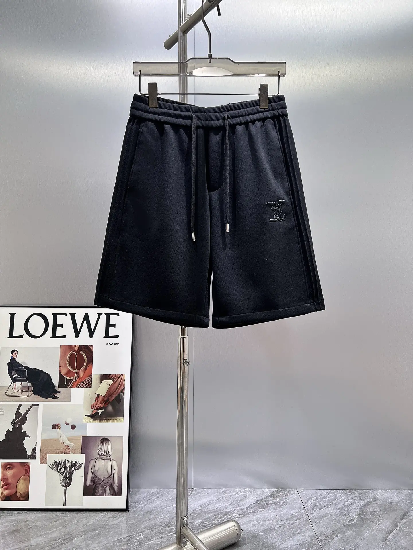Embroidered Logo Drawstring Sweat Shorts D18011413