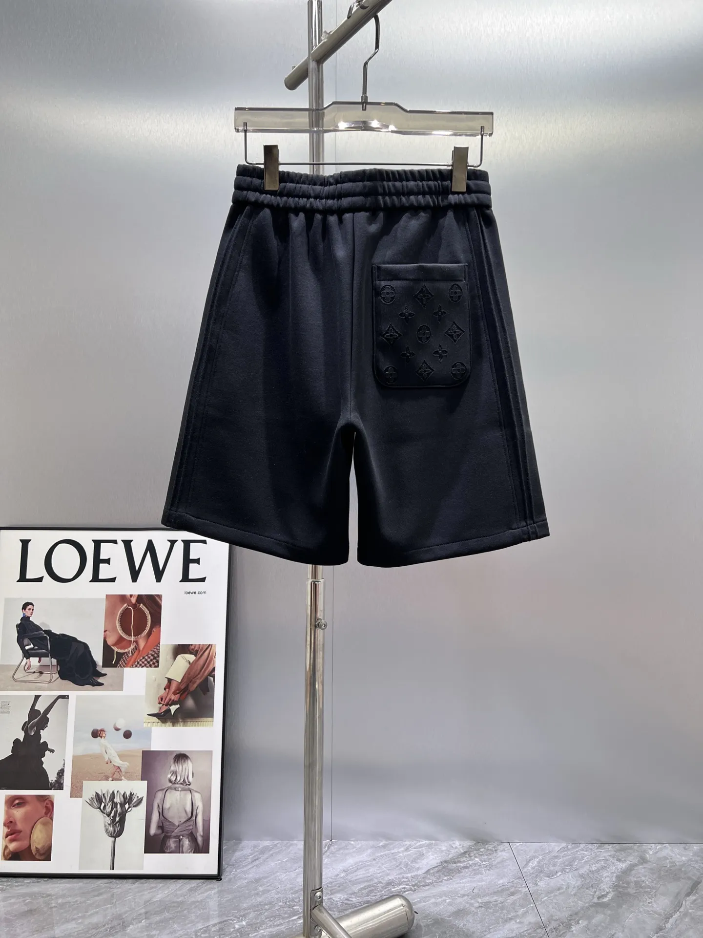 Embroidered Logo Drawstring Sweat Shorts D18011413 — view 2