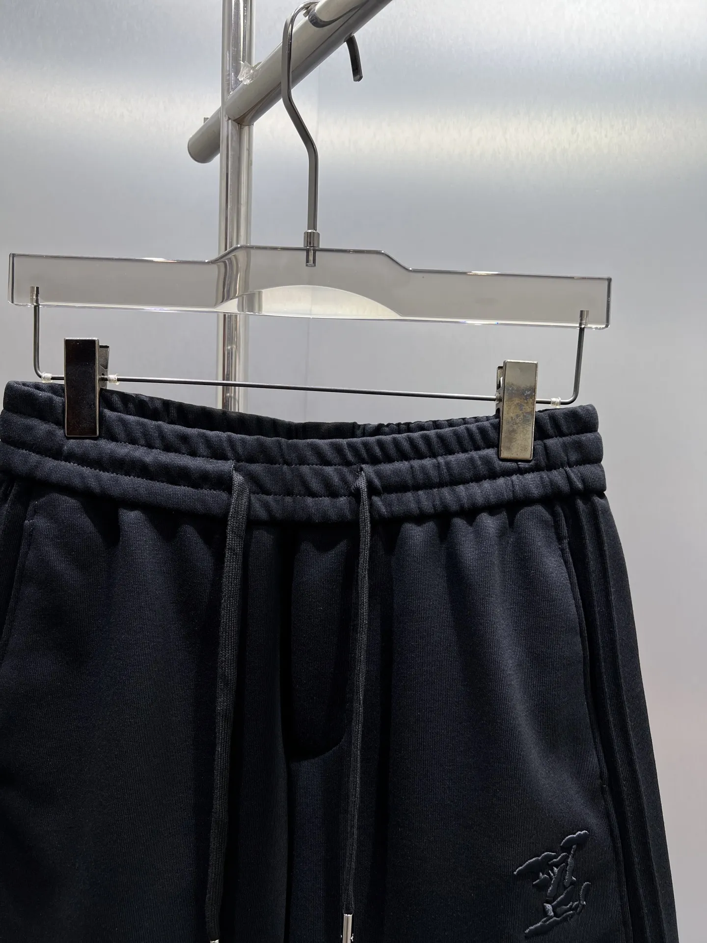 Embroidered Logo Drawstring Sweat Shorts D18011413 — view 3