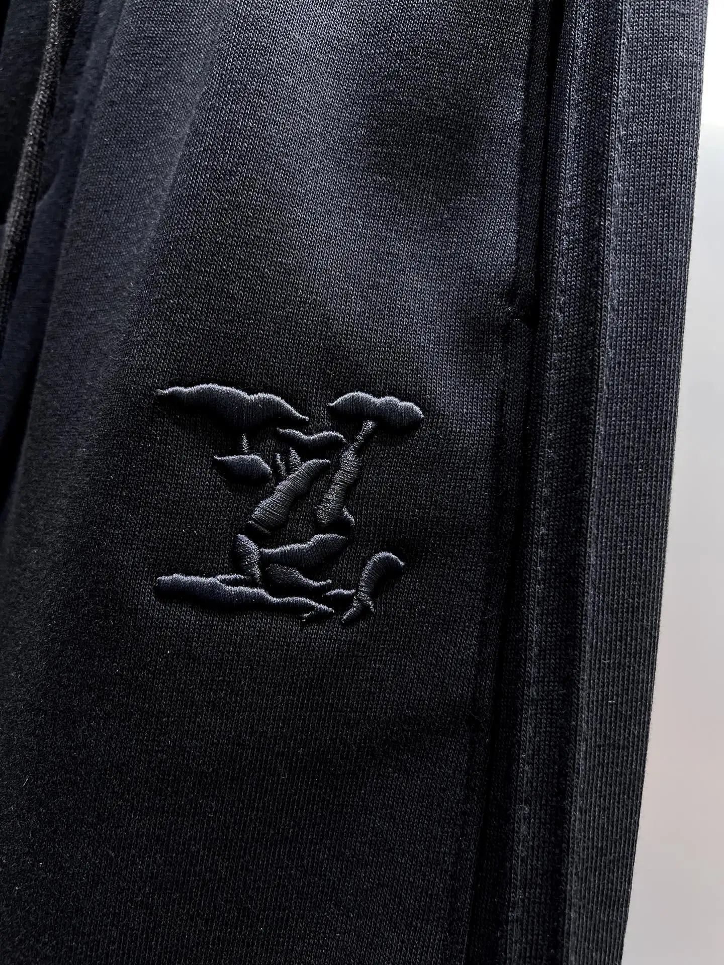 Embroidered Logo Drawstring Sweat Shorts D18011413 — view 6