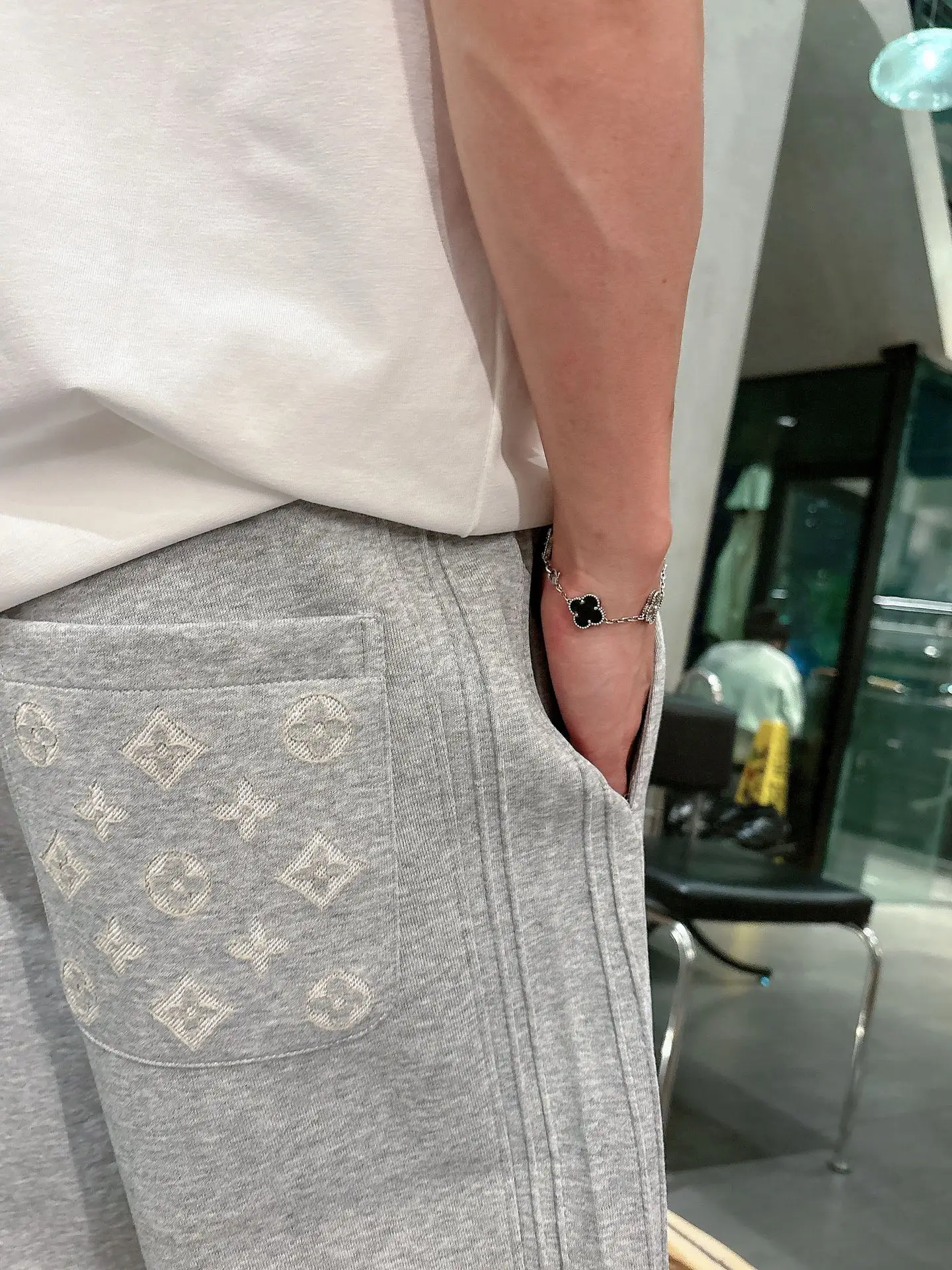 Embroidered Logo Jersey Shorts D18011428 — view 9