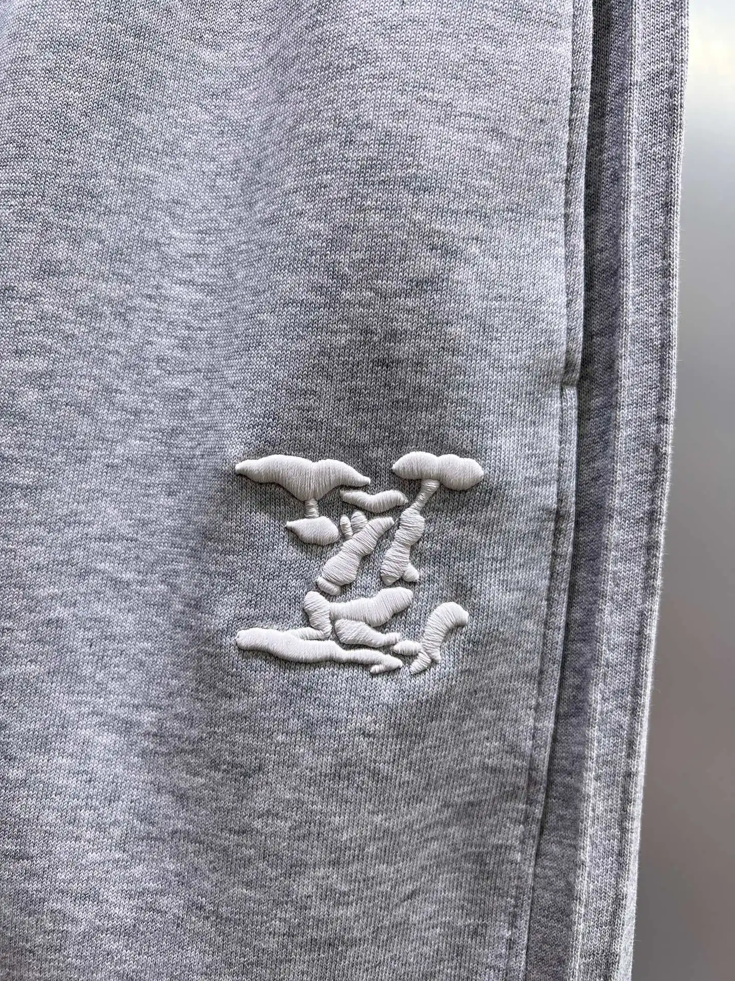 Embroidered Logo Jersey Sweat Shorts D18011414 — view 6