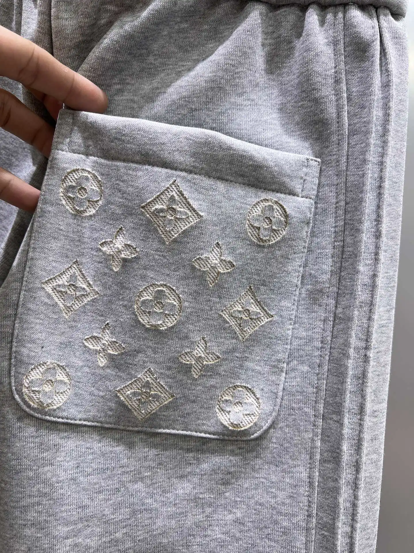 Embroidered Logo Jersey Sweat Shorts D18011414 — view 8