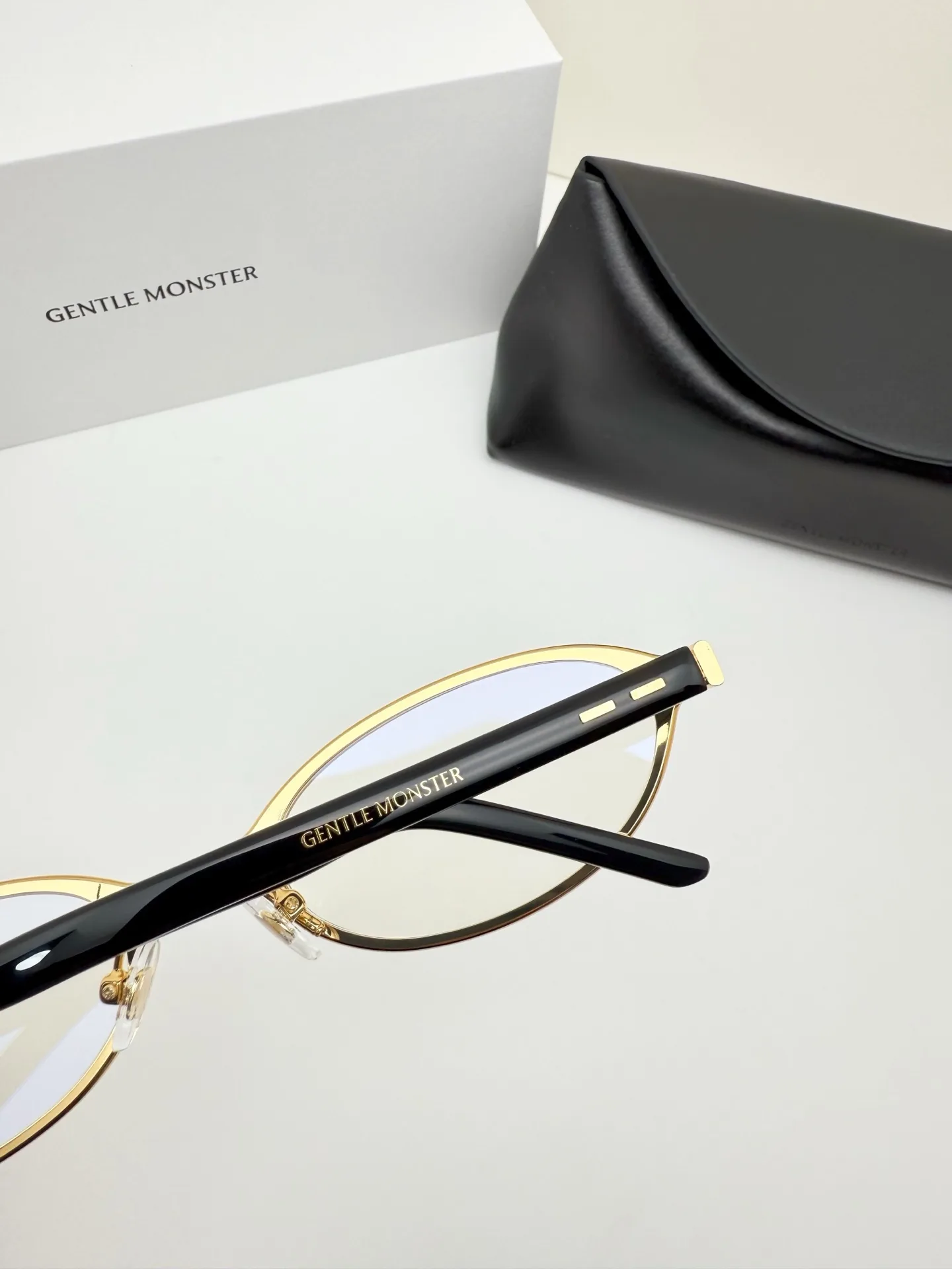 GM Vintage Oval-Frame Sunglasses D34017755 — view 3