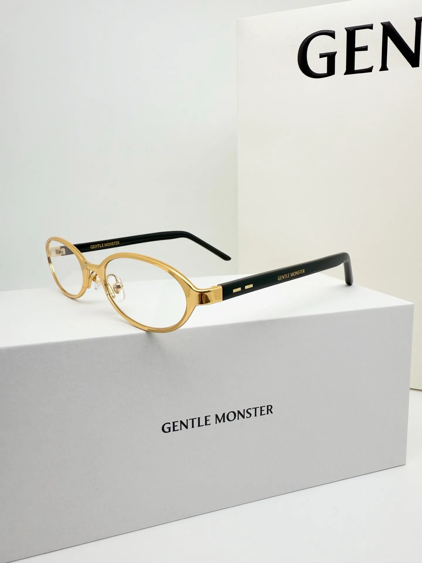 GM Vintage Oval-Frame Sunglasses D34017755 — view 4
