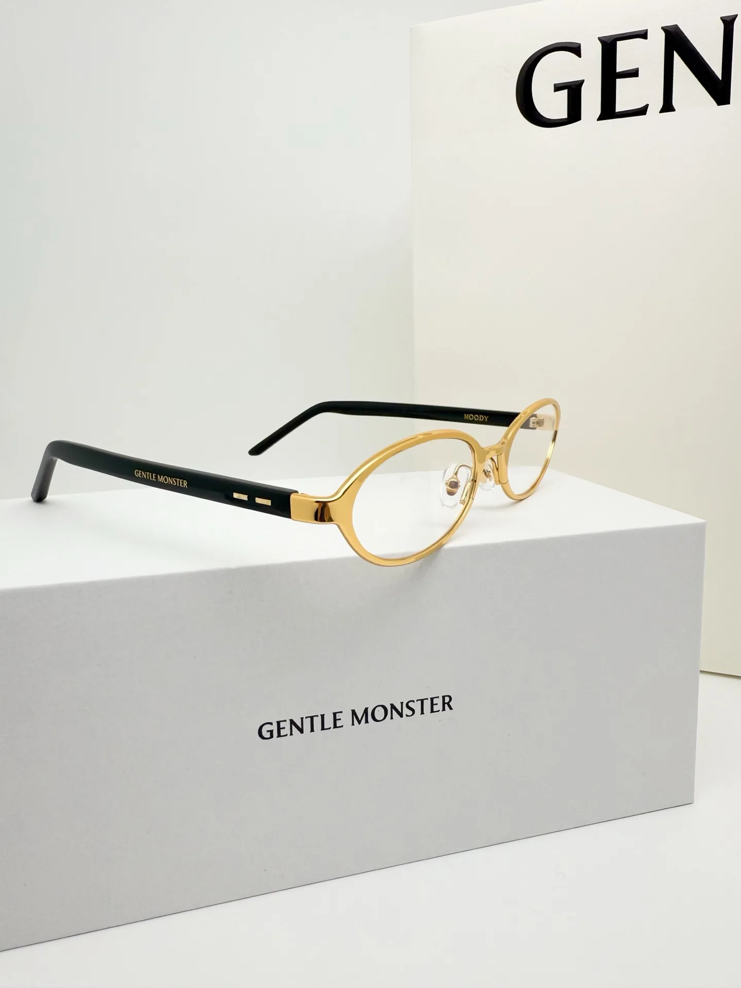 GM Vintage Oval-Frame Sunglasses D34017755 — view 5