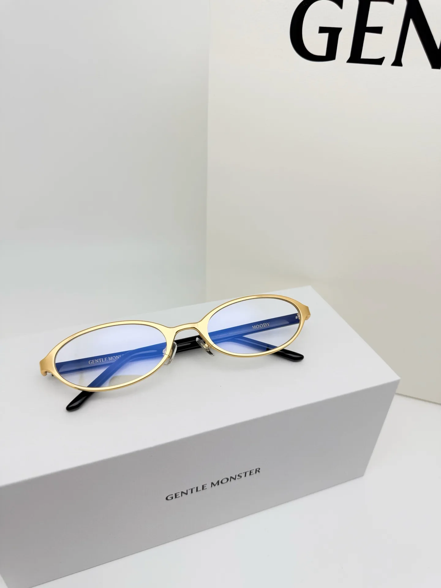 GM Vintage Oval-Frame Sunglasses D34017755 — view 6