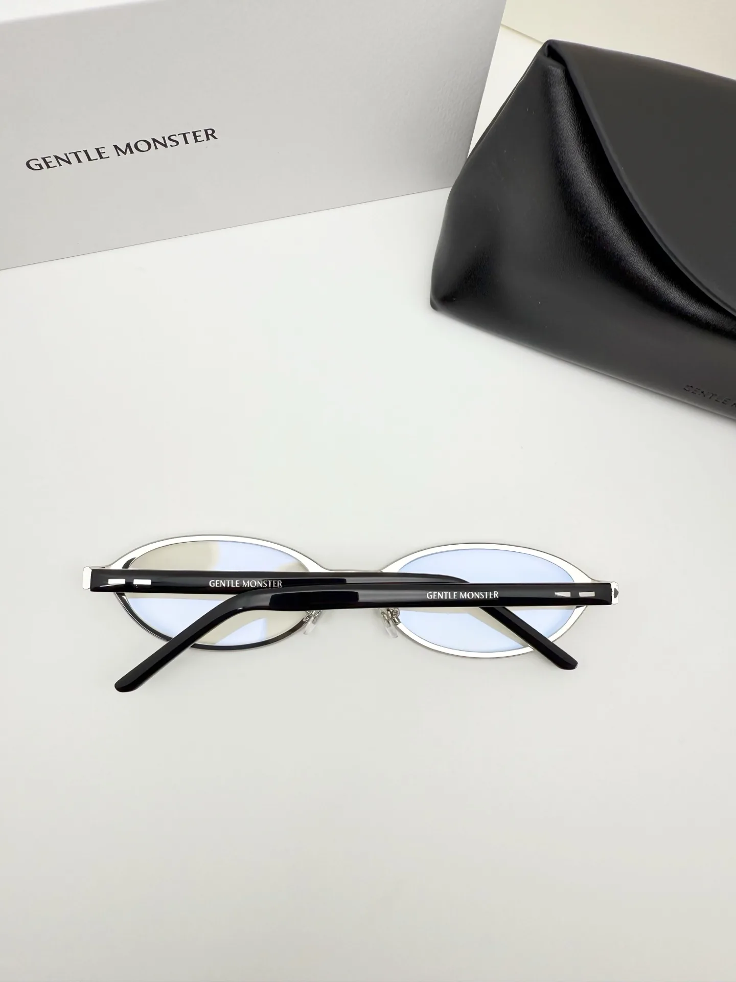 GM Vintage Oval-Frame Sunglasses D34017752 — view 4